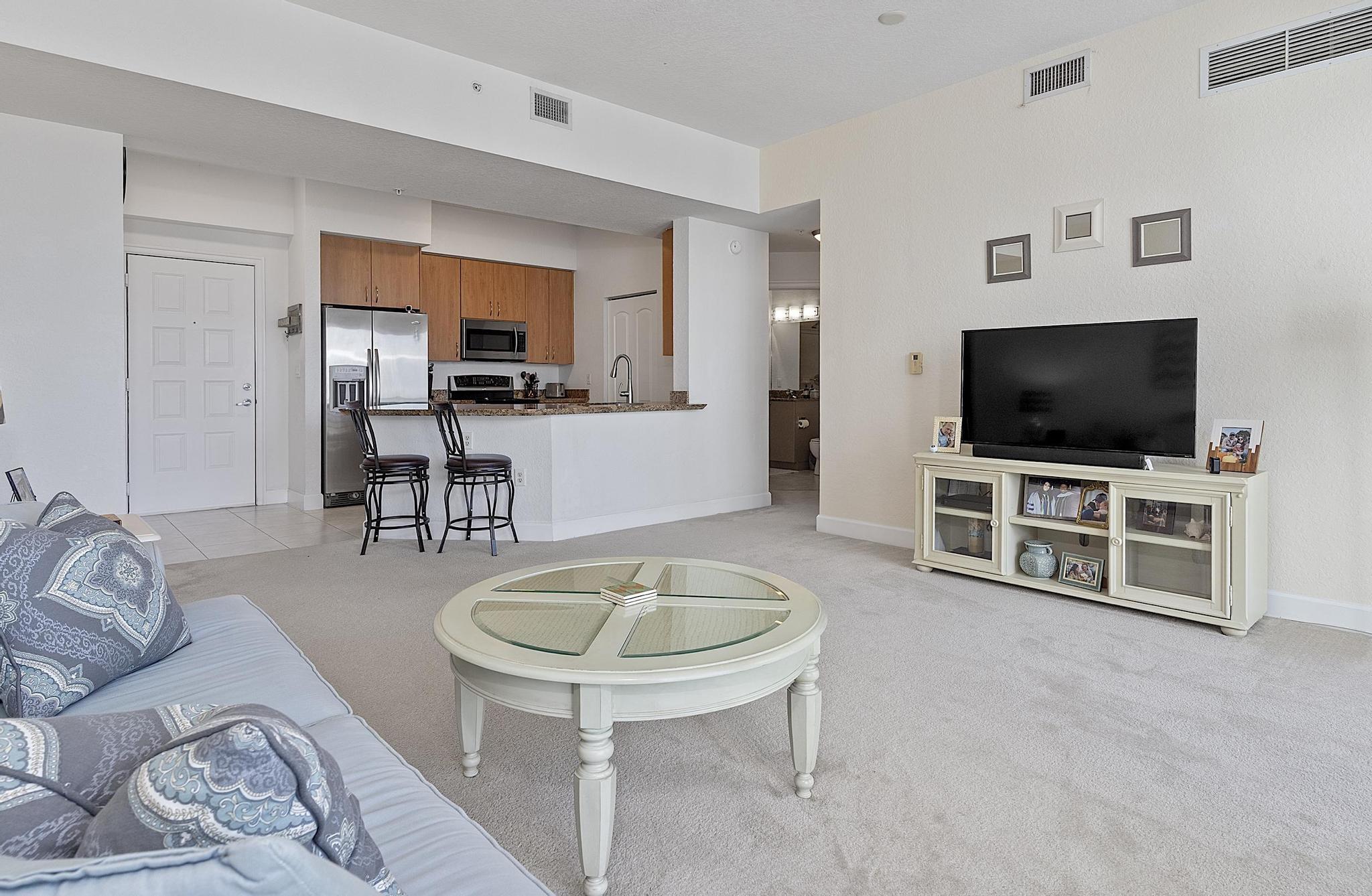 RADIUS CONDO - Residential