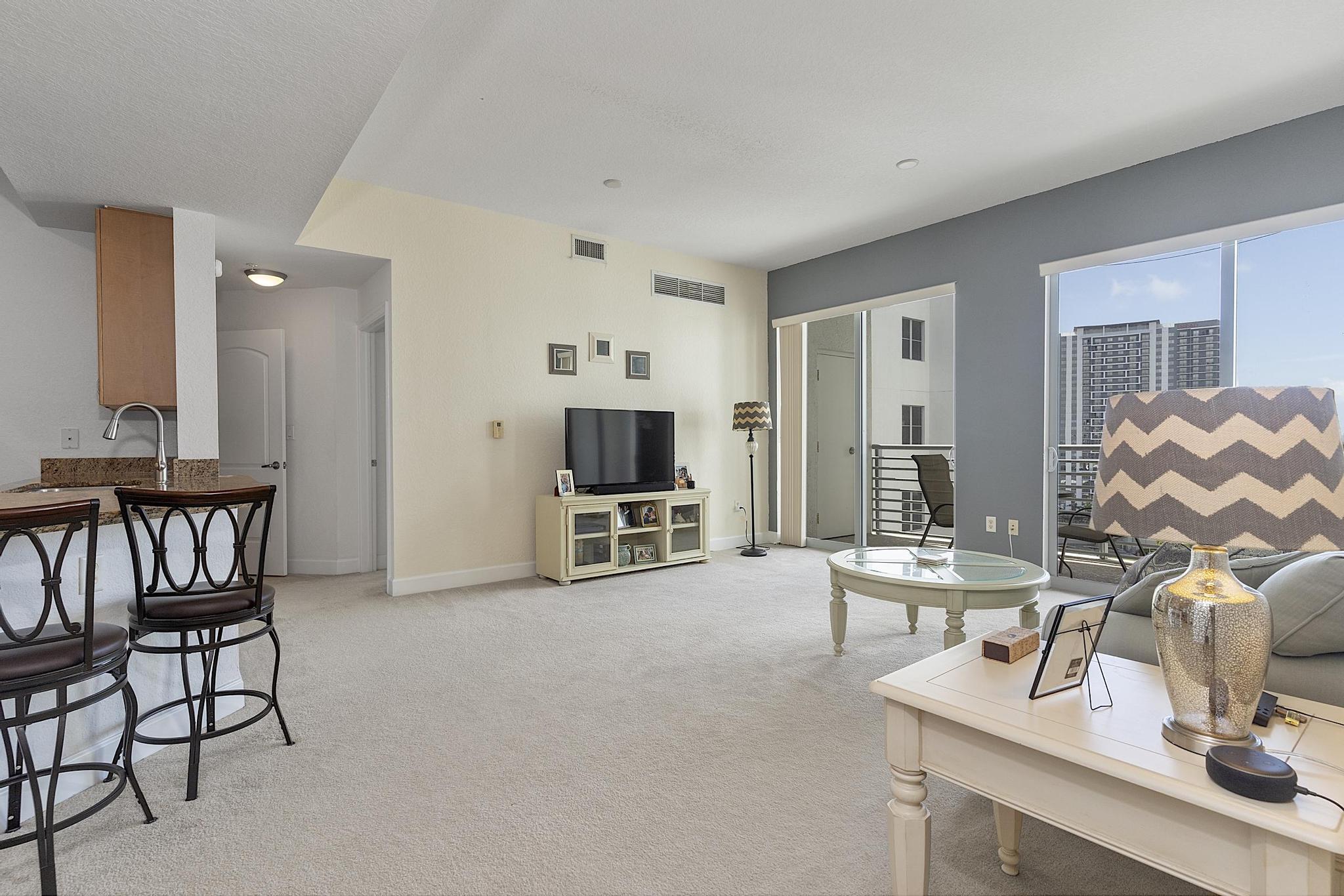 RADIUS CONDO - Residential