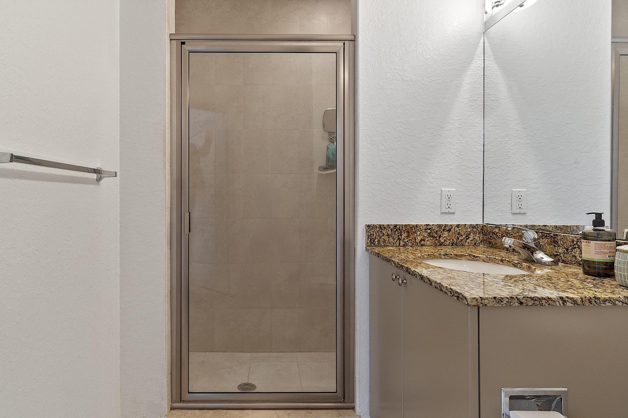 RADIUS CONDO - Residential