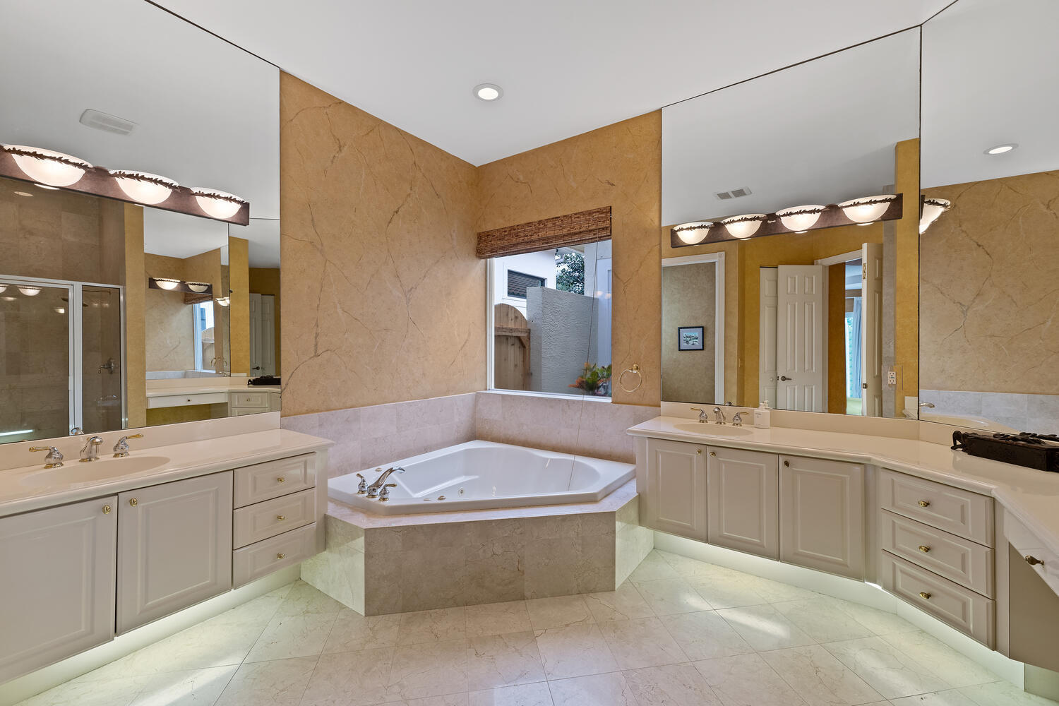 EQUESTRIAN CLUB ESTATES 2 - Residential