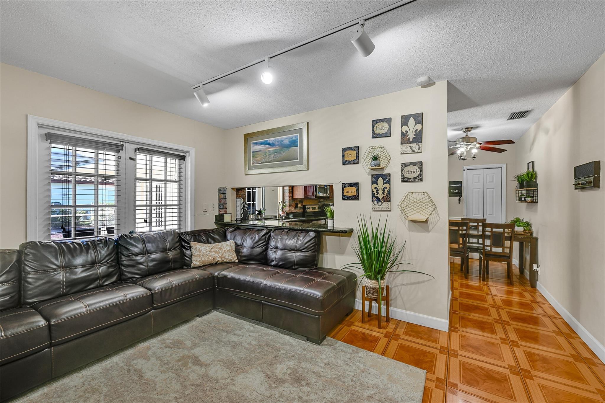 FOREST HILLS - Residential