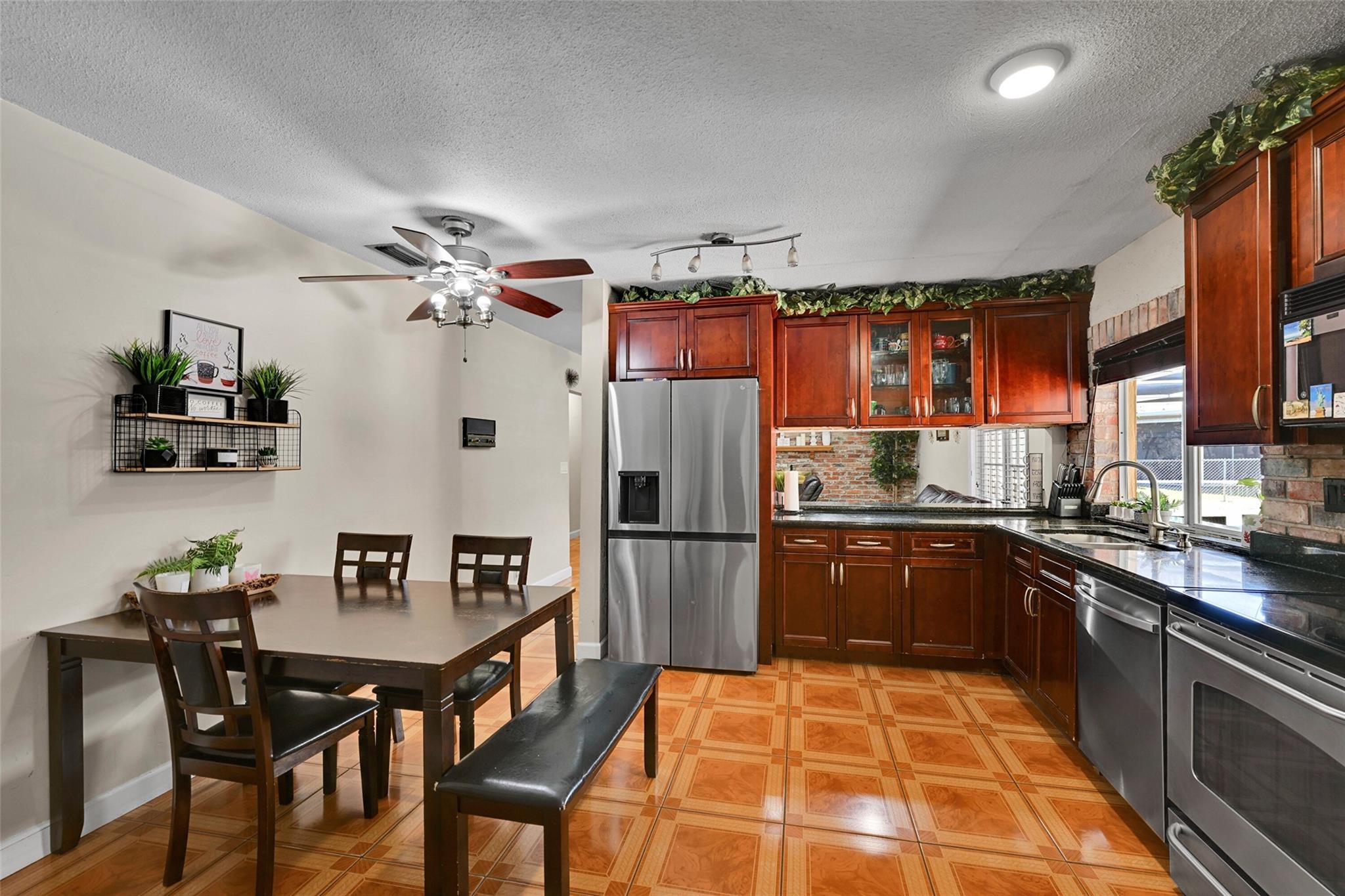 FOREST HILLS - Residential