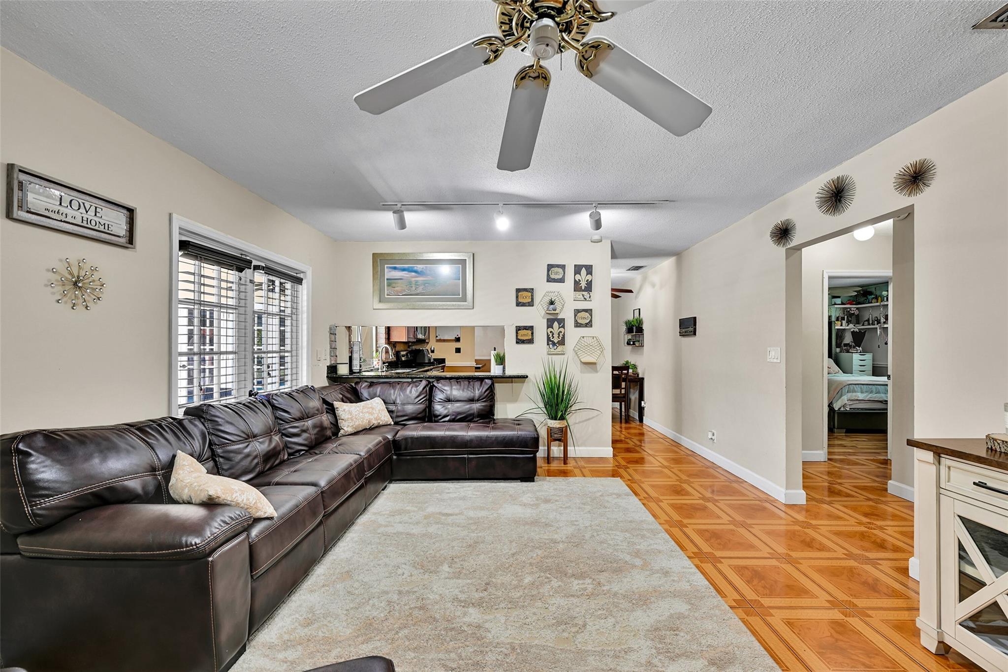 FOREST HILLS - Residential