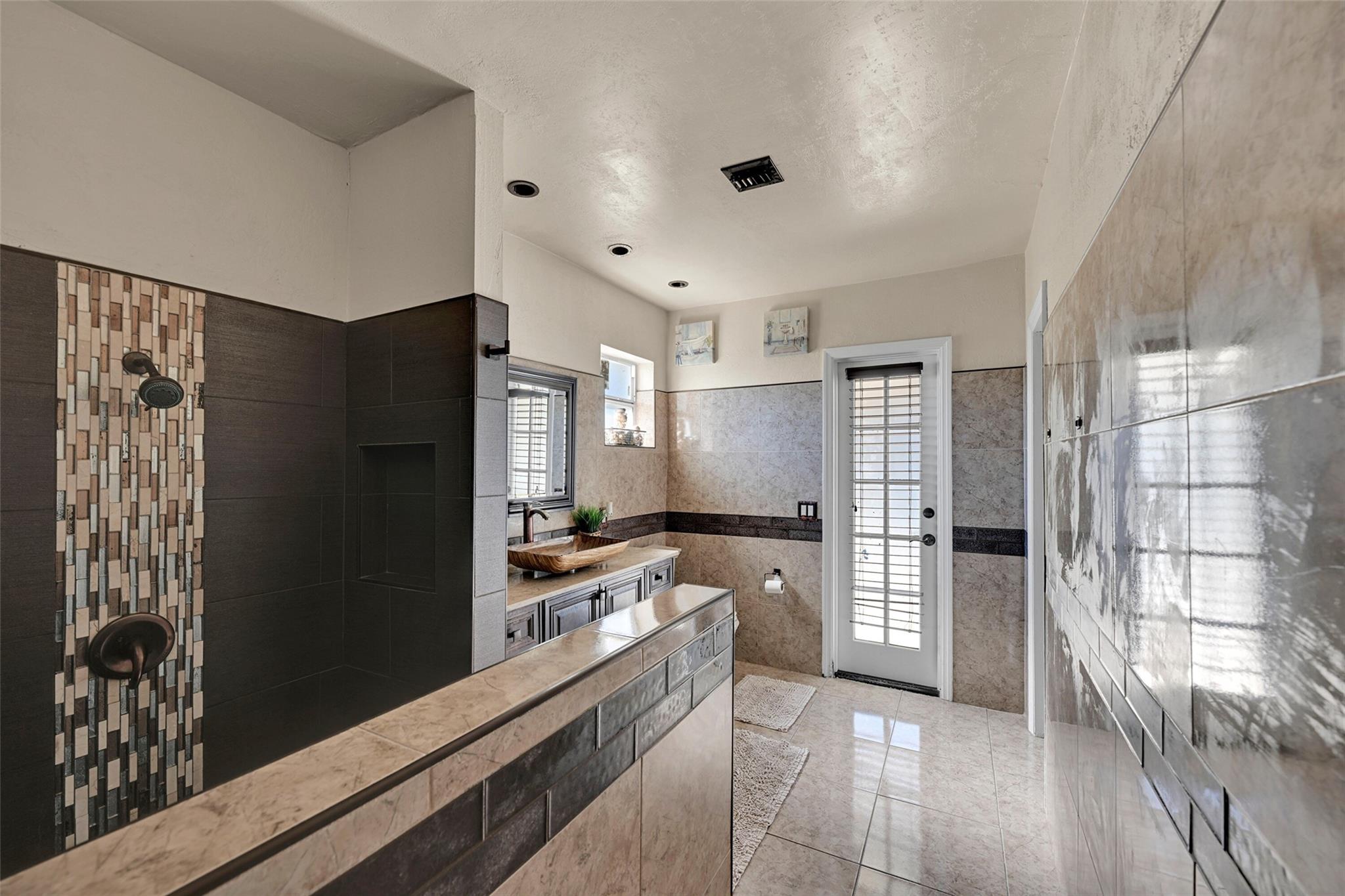 FOREST HILLS - Residential