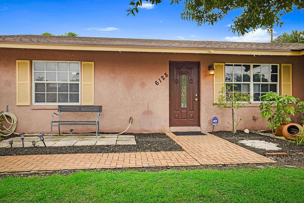 Photo of 6128 Carthage Circle S, Lake Worth, FL 33463 (MLS # R11108431)