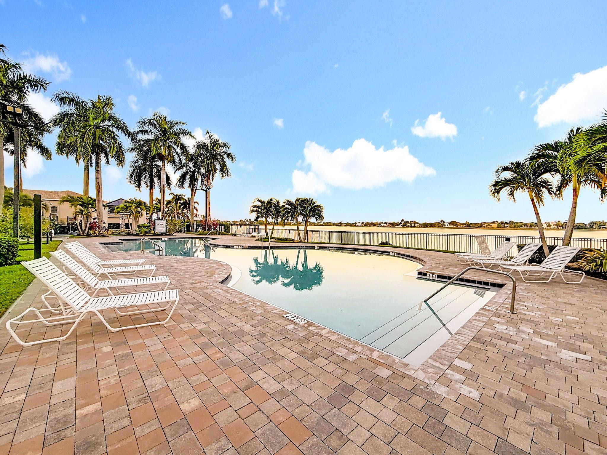 SESSA EIGHT - Residential