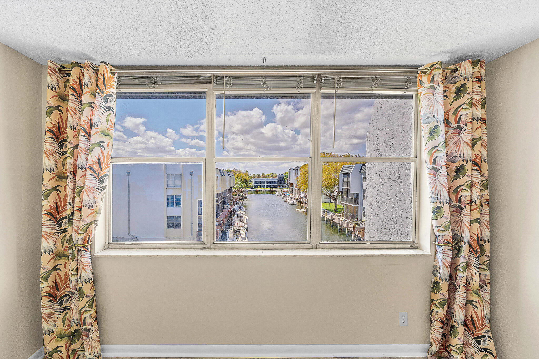 ISLAND CLUB FOUR CONDO - Residential