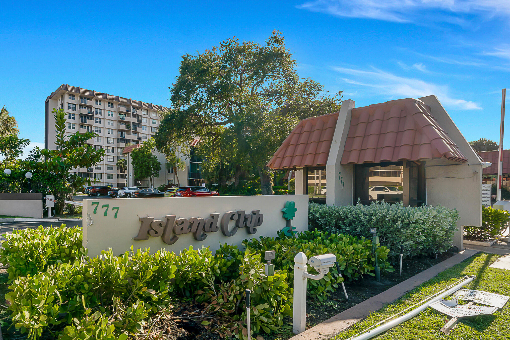 ISLAND CLUB FOUR CONDO - Residential