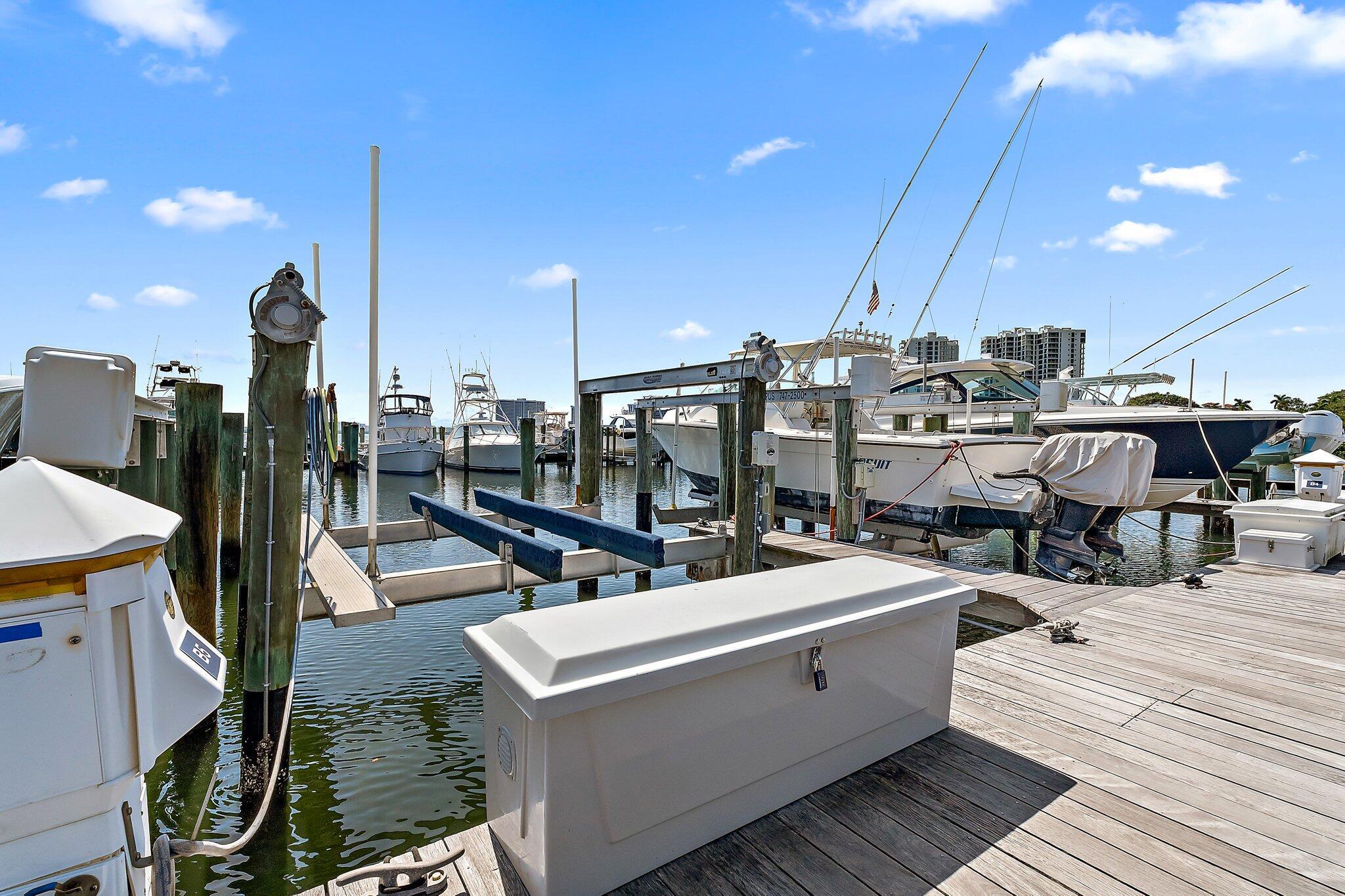 1618 Twelve Oaks Way 104