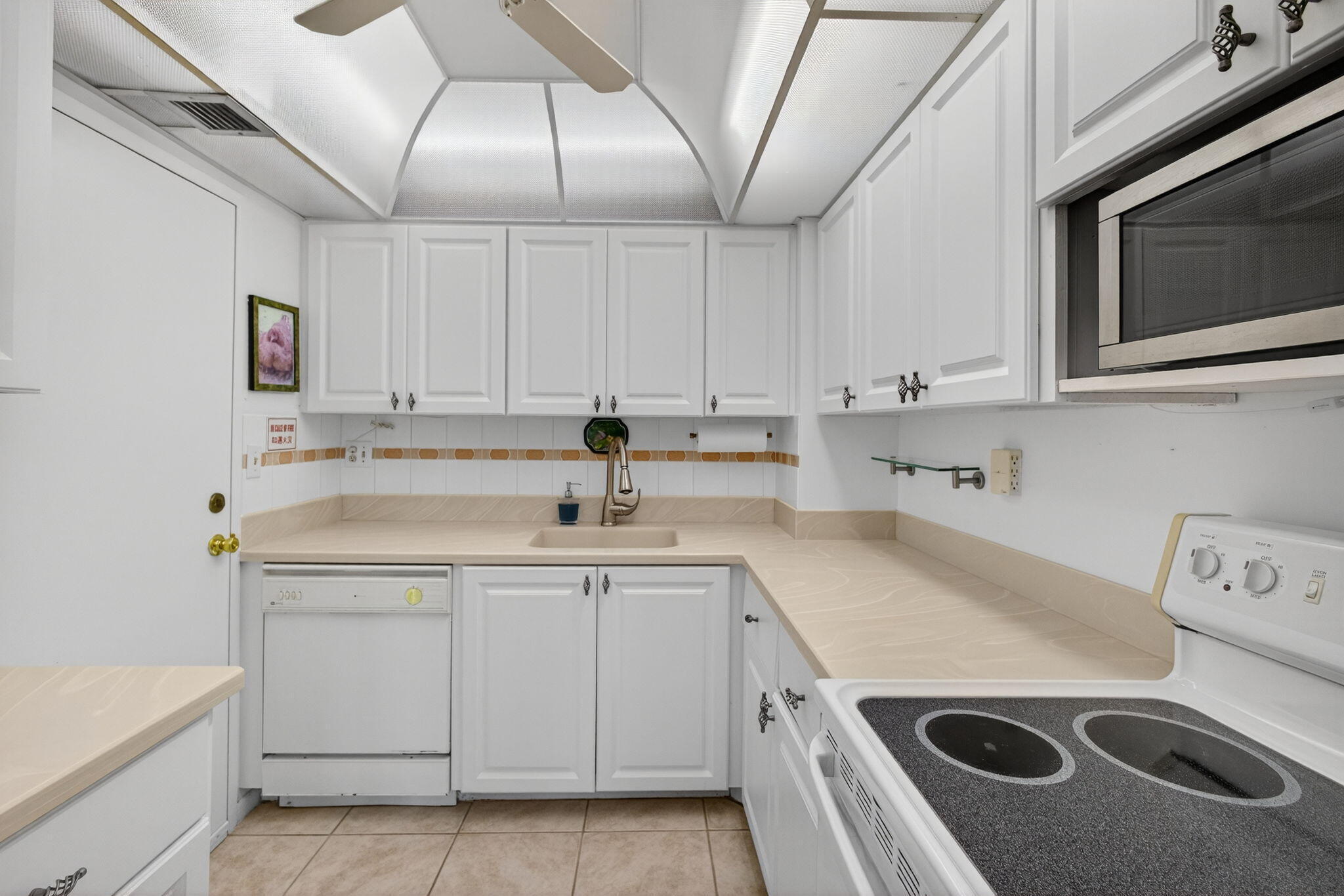 PORTOFINO CONDO PT OF LTS 15 AND 16,JARVIS PAR - Residential