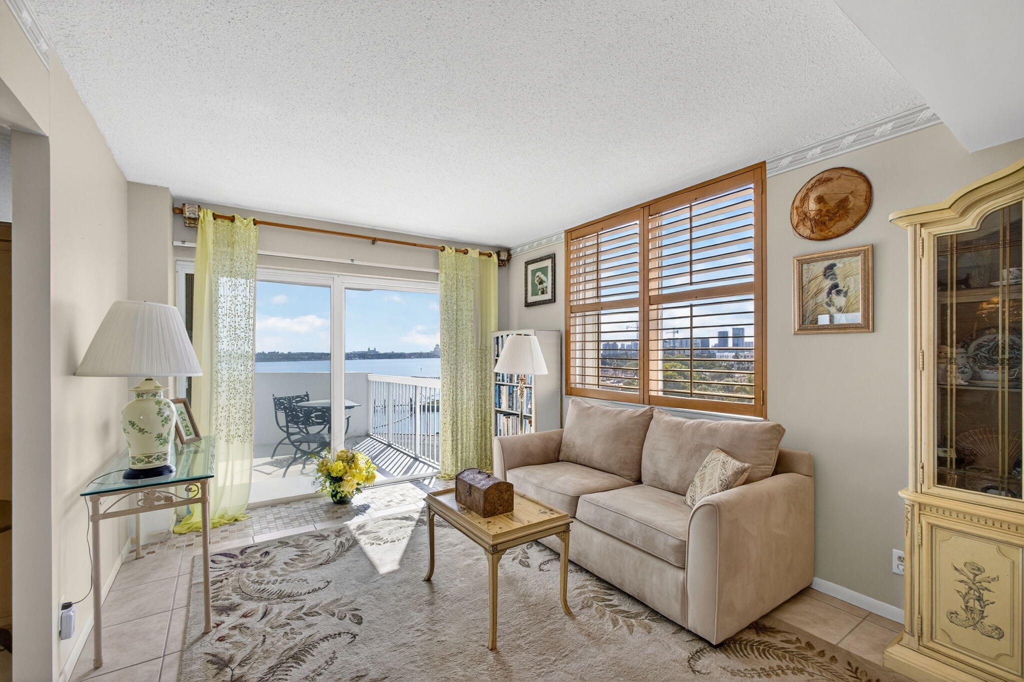 PORTOFINO CONDO PT OF LTS 15 AND 16,JARVIS PAR - Residential