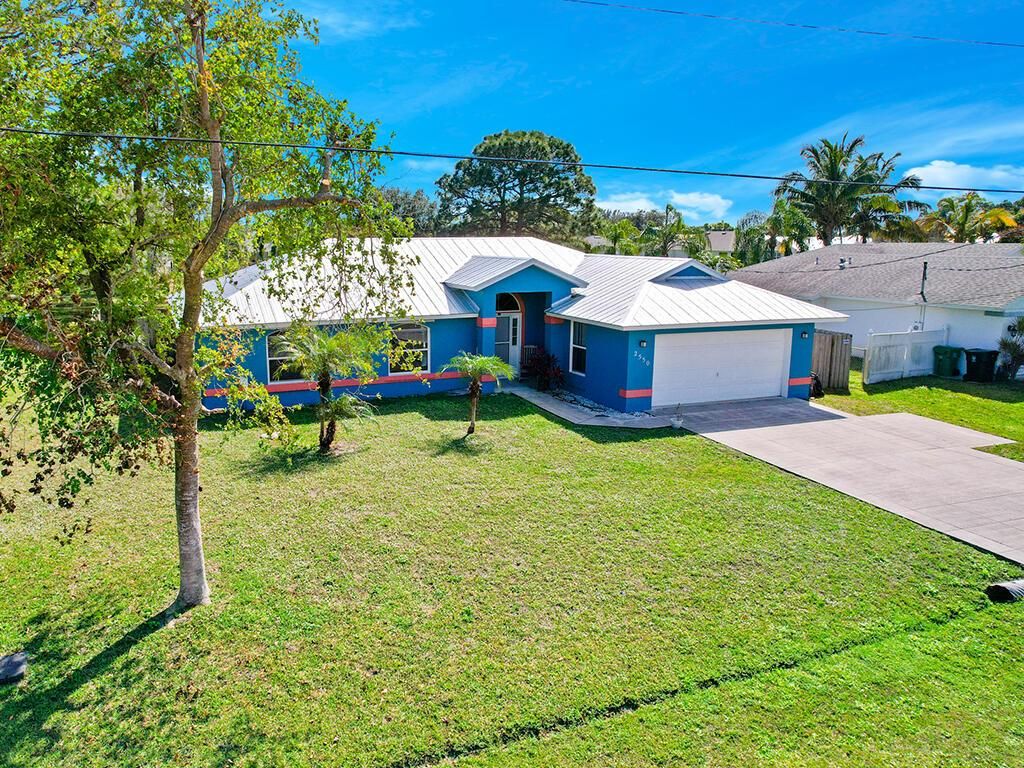 Photo of 2550 SE Grand Drive, Port Saint Lucie, FL 34952 (MLS # R11061278)