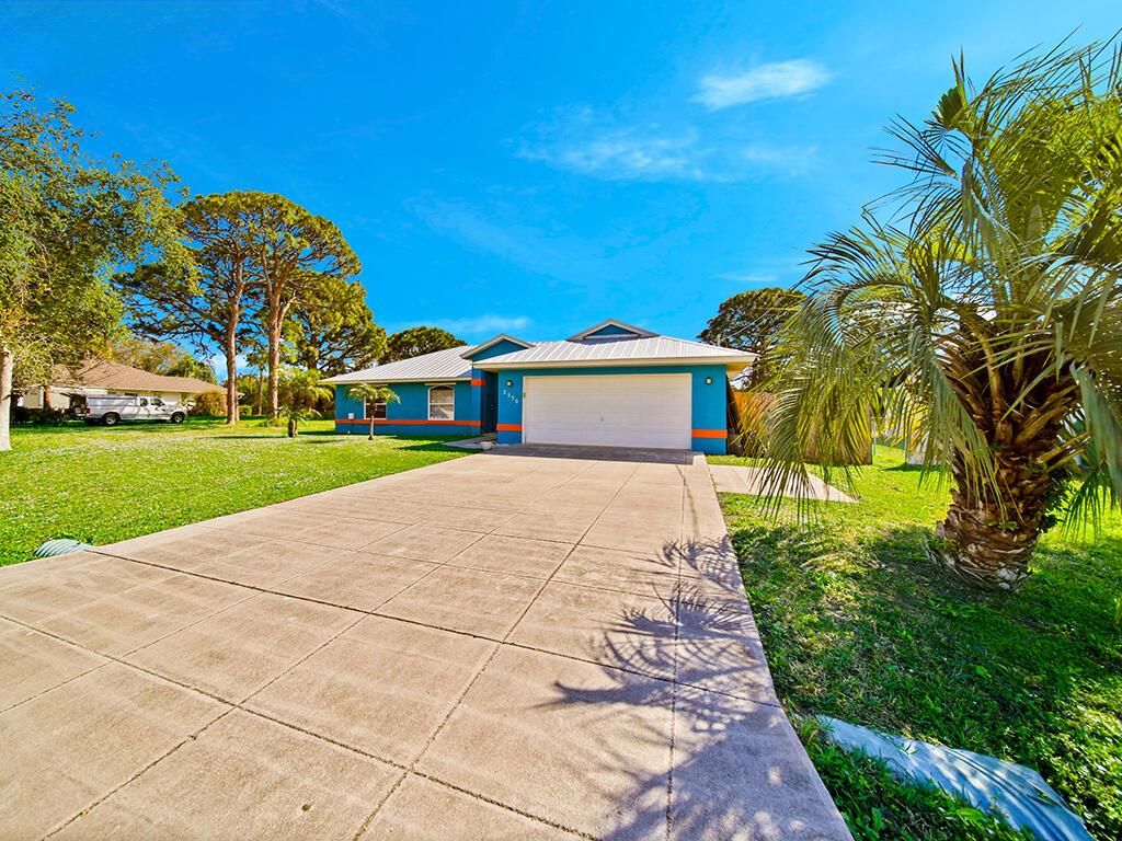 Photo of 2550 SE Grand Drive, Port Saint Lucie, FL 34952 (MLS # R11061278)