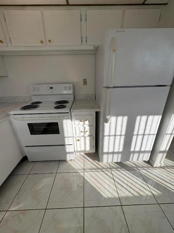 CENTURY VILLAGE / BEDFORD CONDO - Residential Lease