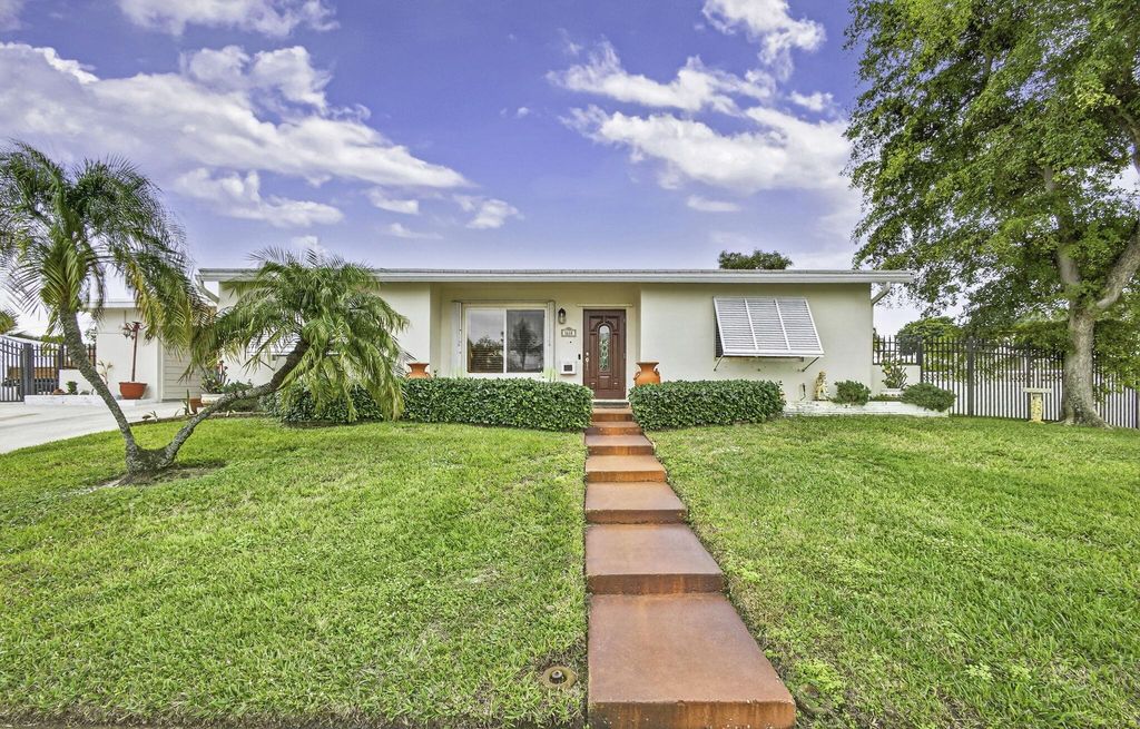 Photo of 1610 Crest Drive, Lake Worth, FL 33461 (MLS # R11157108)