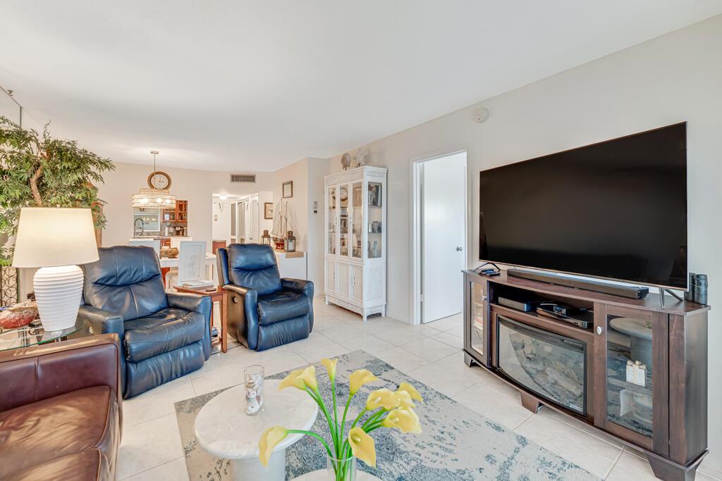 SNUG HARBOR GARDENS CONDO - Residential