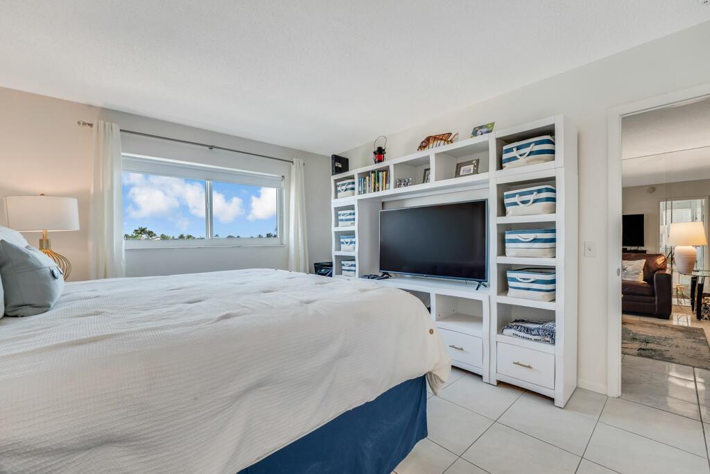 SNUG HARBOR GARDENS CONDO - Residential