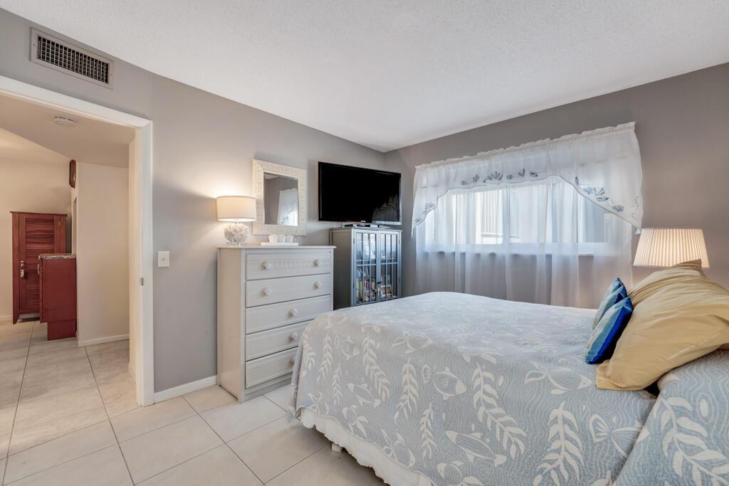 SNUG HARBOR GARDENS CONDO - Residential