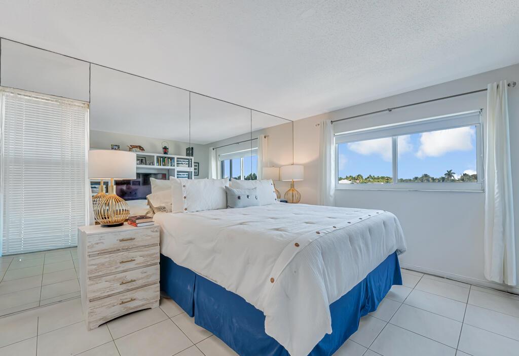 SNUG HARBOR GARDENS CONDO - Residential