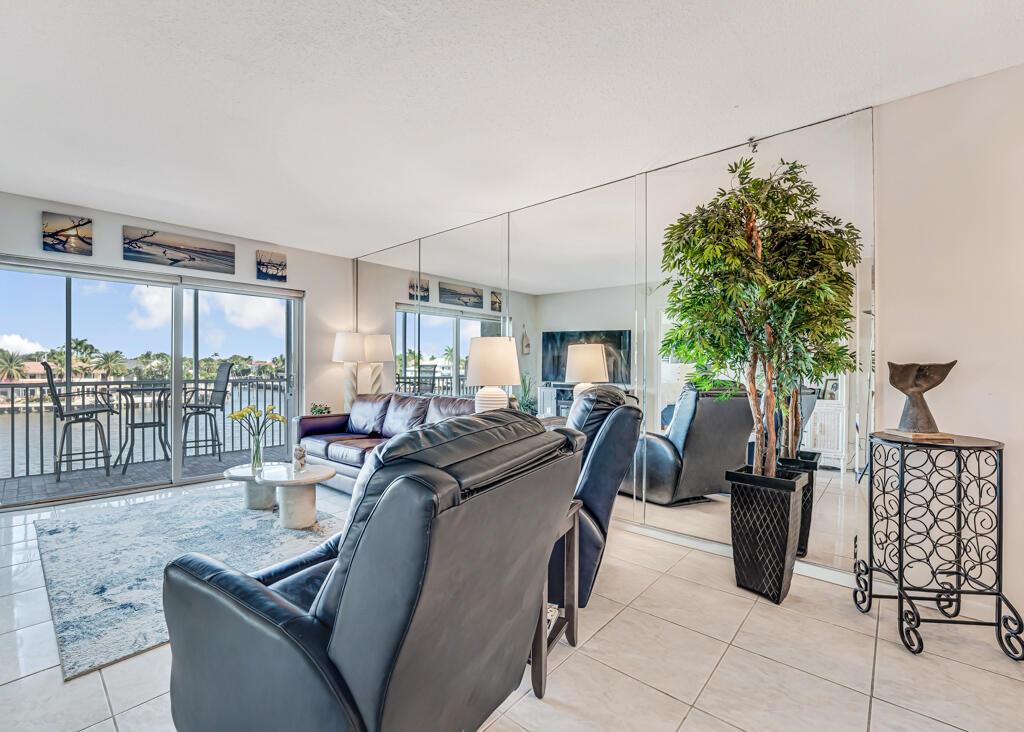 SNUG HARBOR GARDENS CONDO - Residential