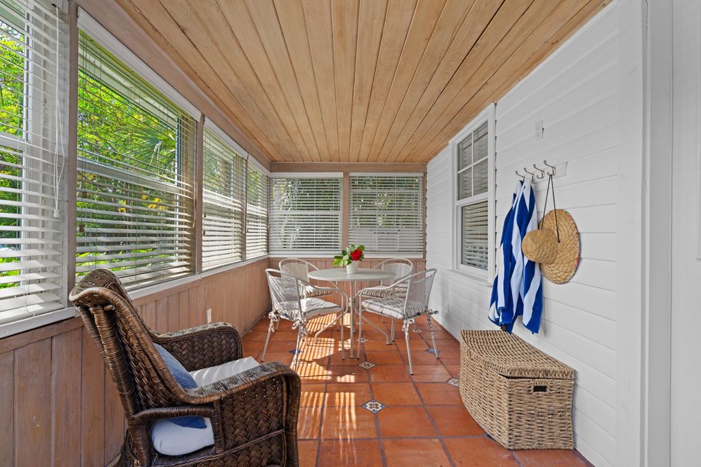 Photo of 122 SE 7th Avenue, Delray Beach, FL 33483 (MLS # R11116728)