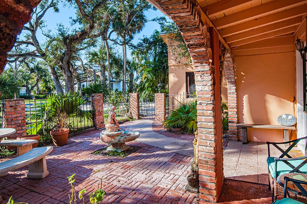 Photo of 575 Acacia Road, Vero Beach, FL 32963 (MLS # B26029143)