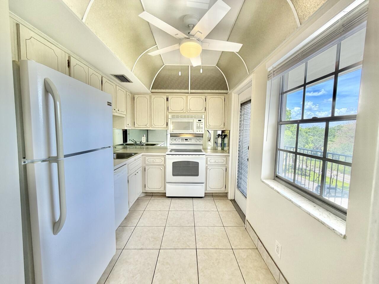 NO 1 PALM-AIRE COUNTRY CLUB - Residential