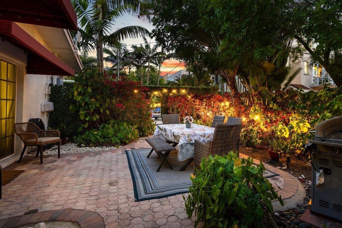 615 & 617 NE & 617 9th Avenue