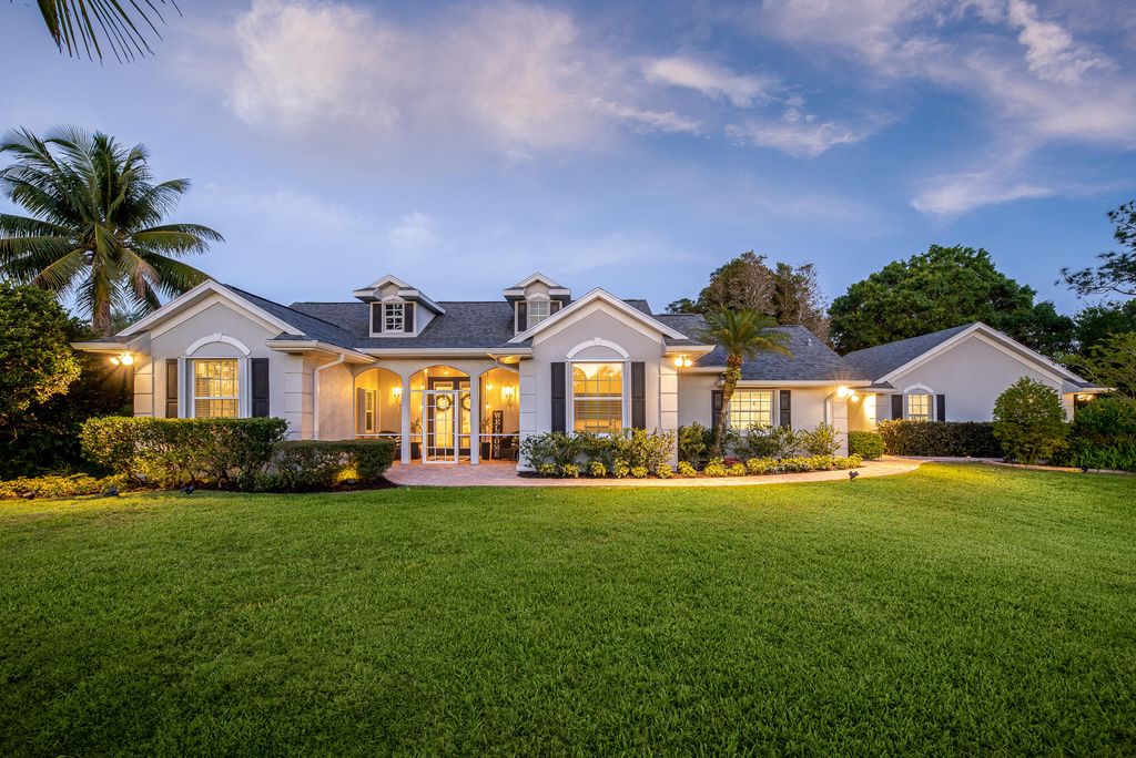 Photo of 927 SE Waterside Way, Stuart, FL 34997 (MLS # R10788042)