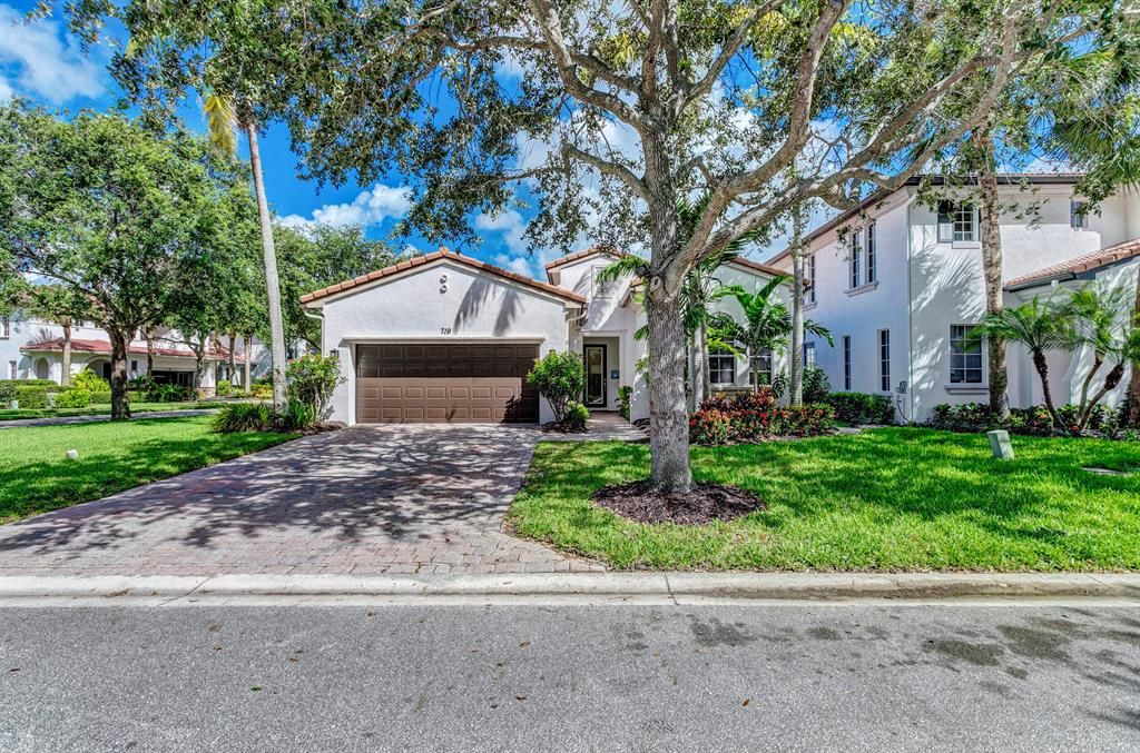Photo of 719 Bocce Court Ct, Palm Beach Gardens, FL 33410 (MLS # R10817653)