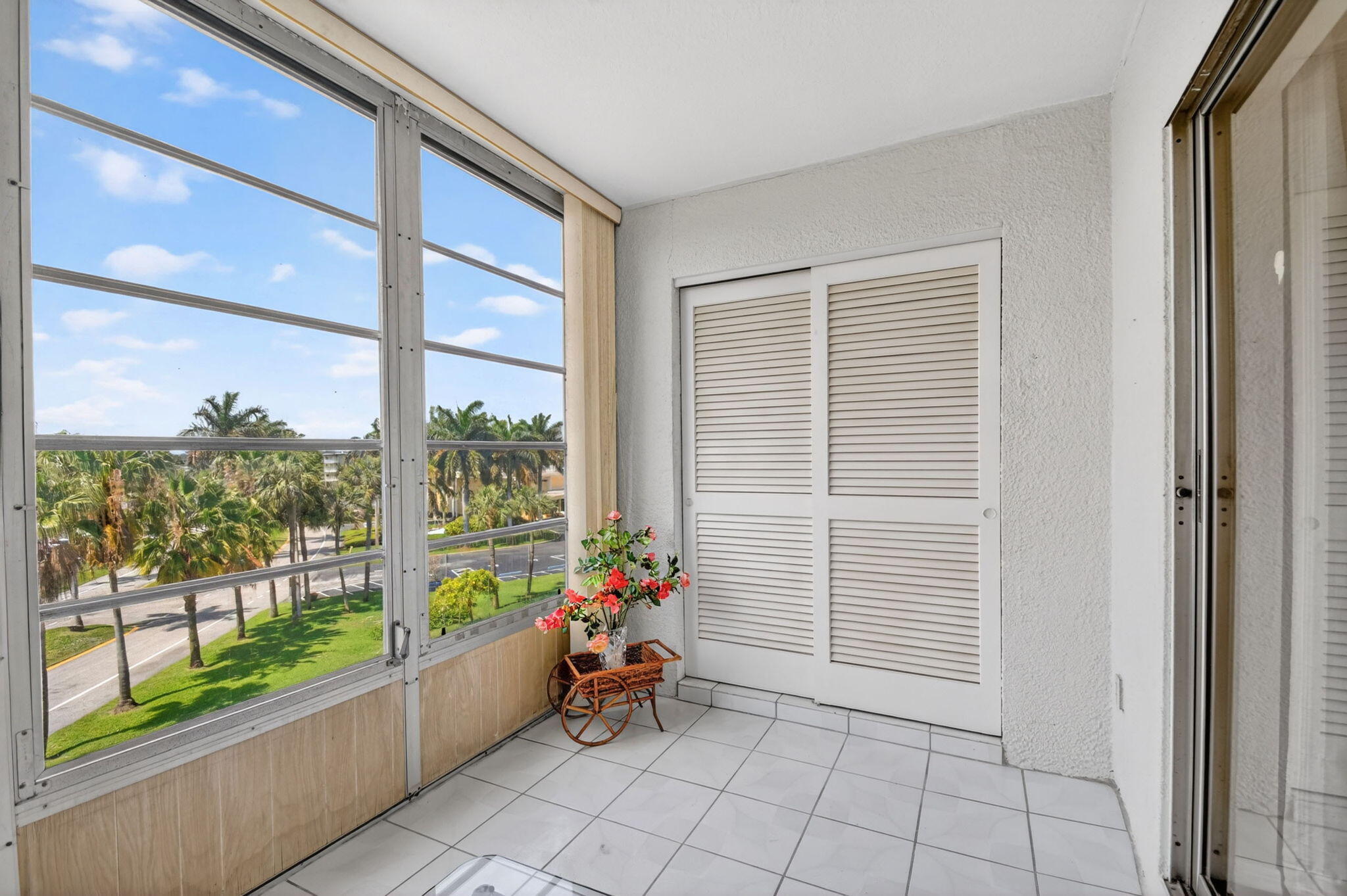 VILLAGE ROYALE ON THE GREEN CONDO - Residential