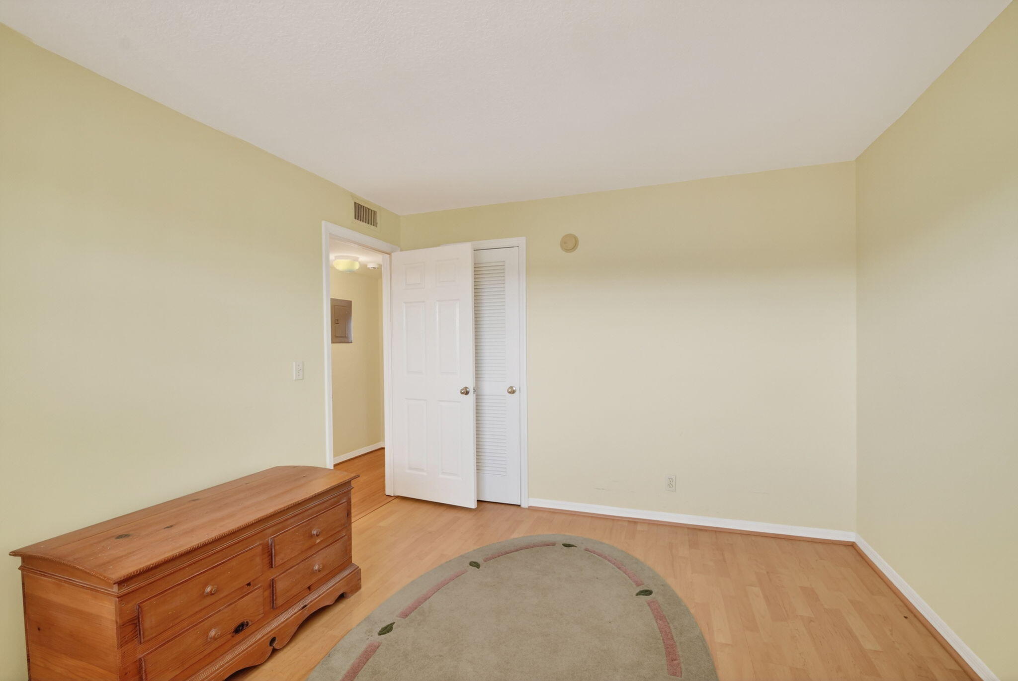 VILLAGE ROYALE ON THE GREEN CONDO - Residential