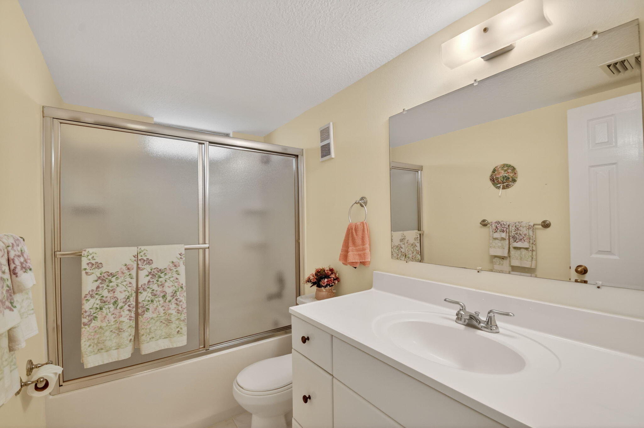 VILLAGE ROYALE ON THE GREEN CONDO - Residential