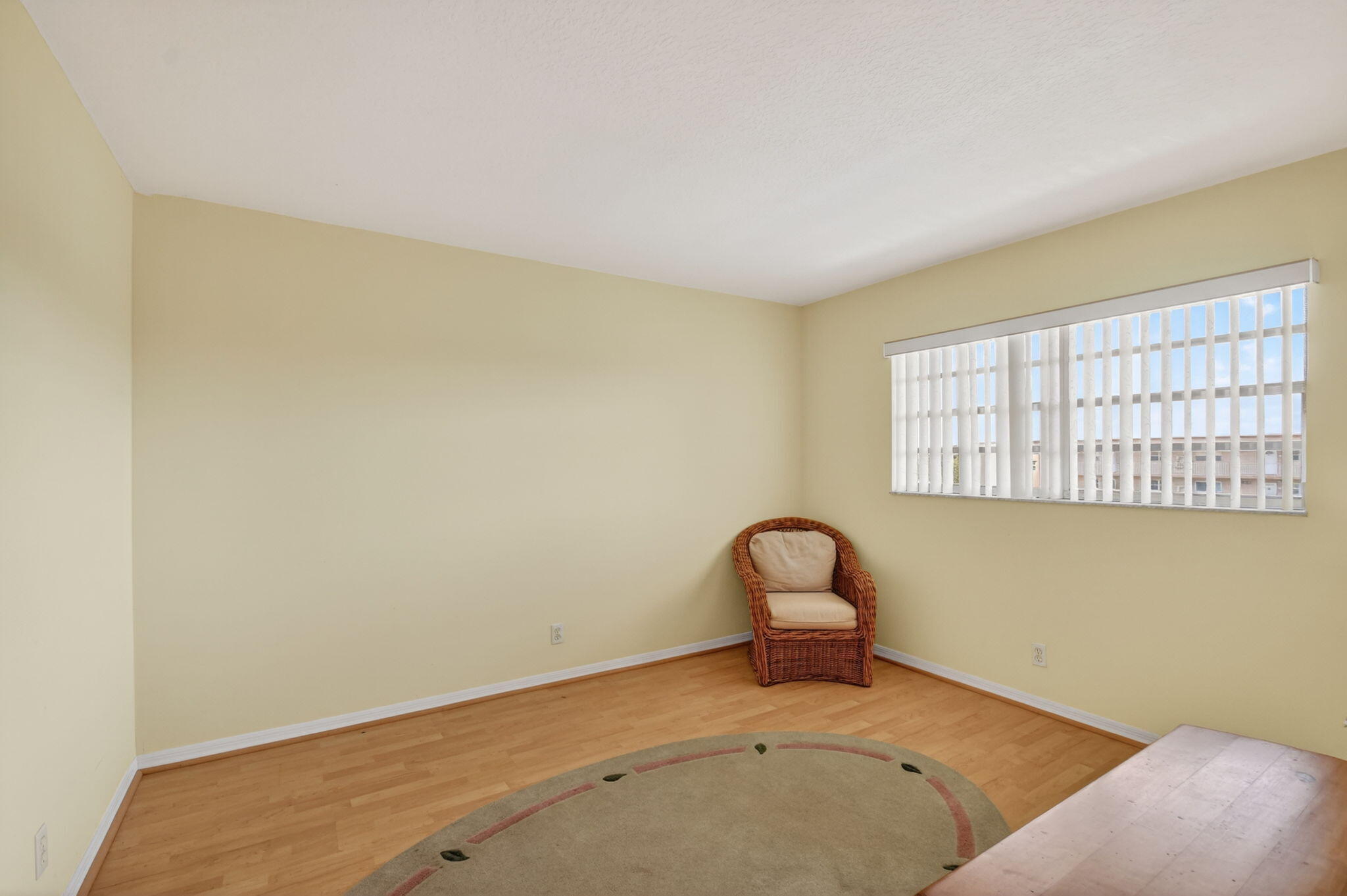 VILLAGE ROYALE ON THE GREEN CONDO - Residential