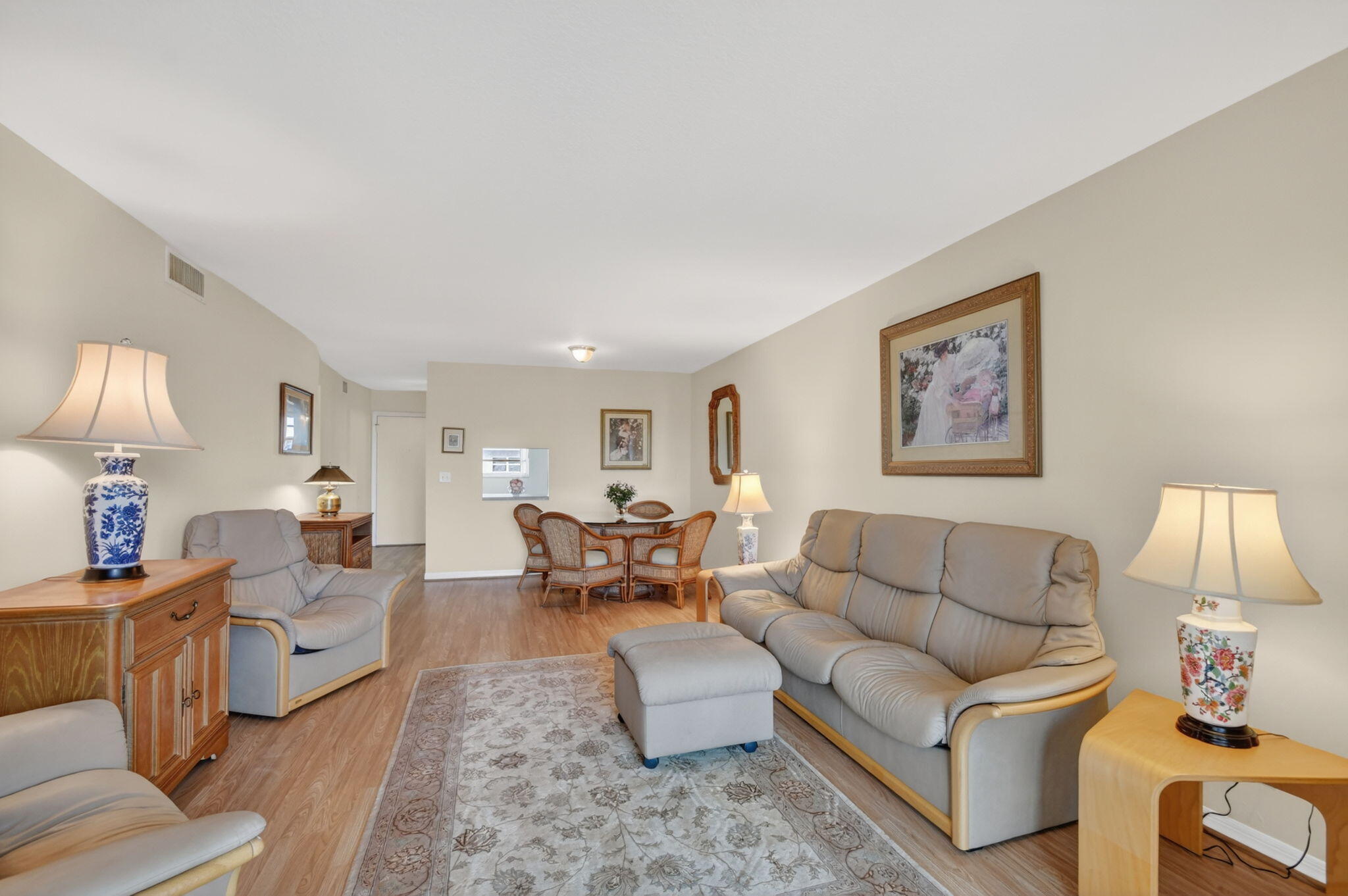 VILLAGE ROYALE ON THE GREEN CONDO - Residential