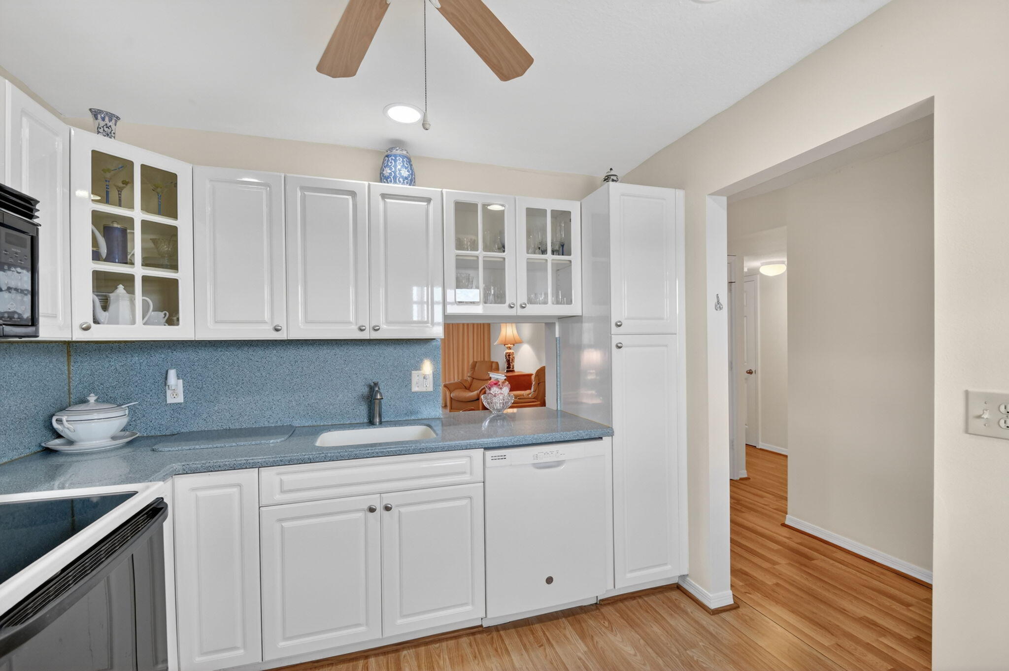 VILLAGE ROYALE ON THE GREEN CONDO - Residential