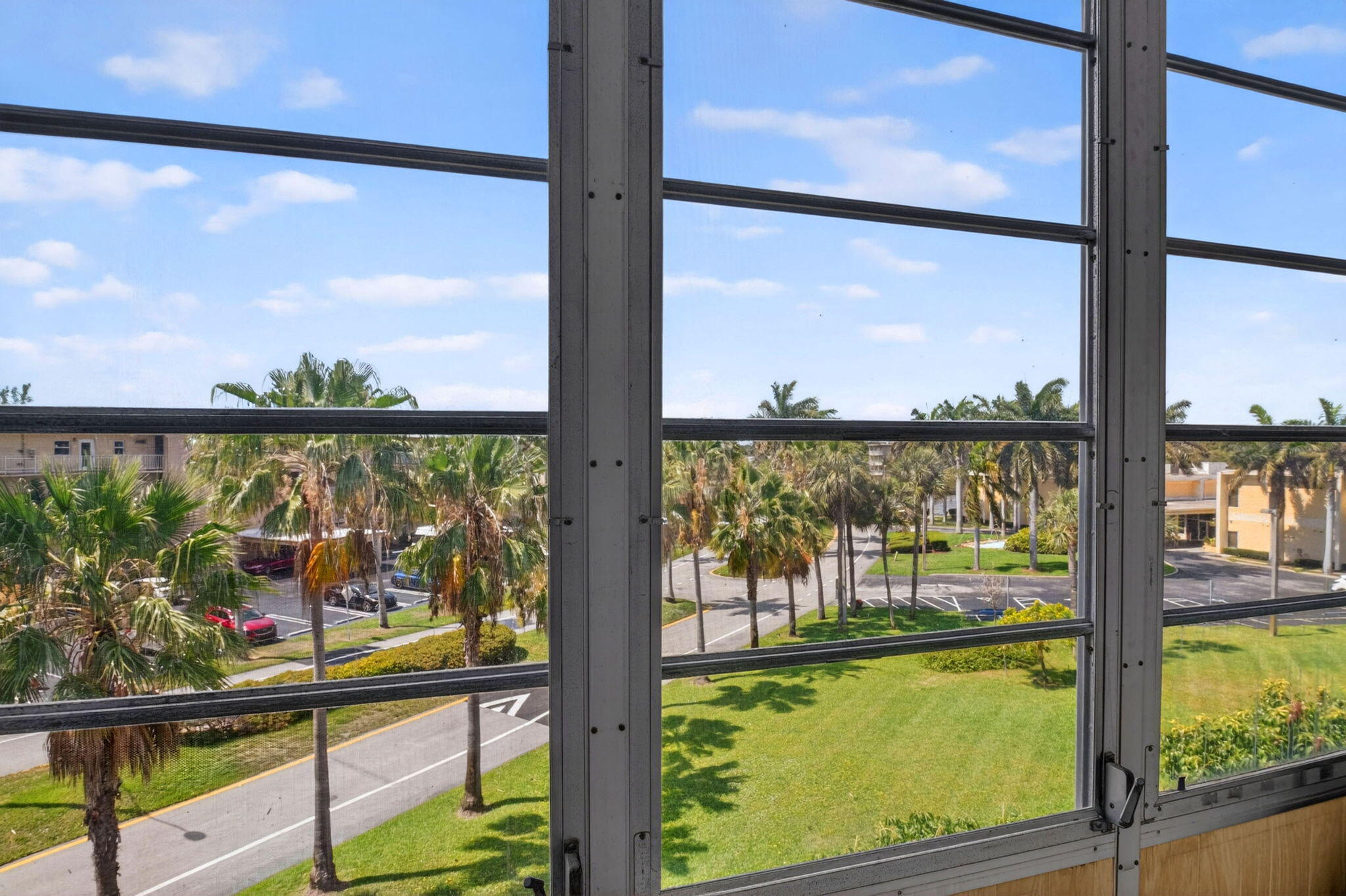 VILLAGE ROYALE ON THE GREEN CONDO - Residential