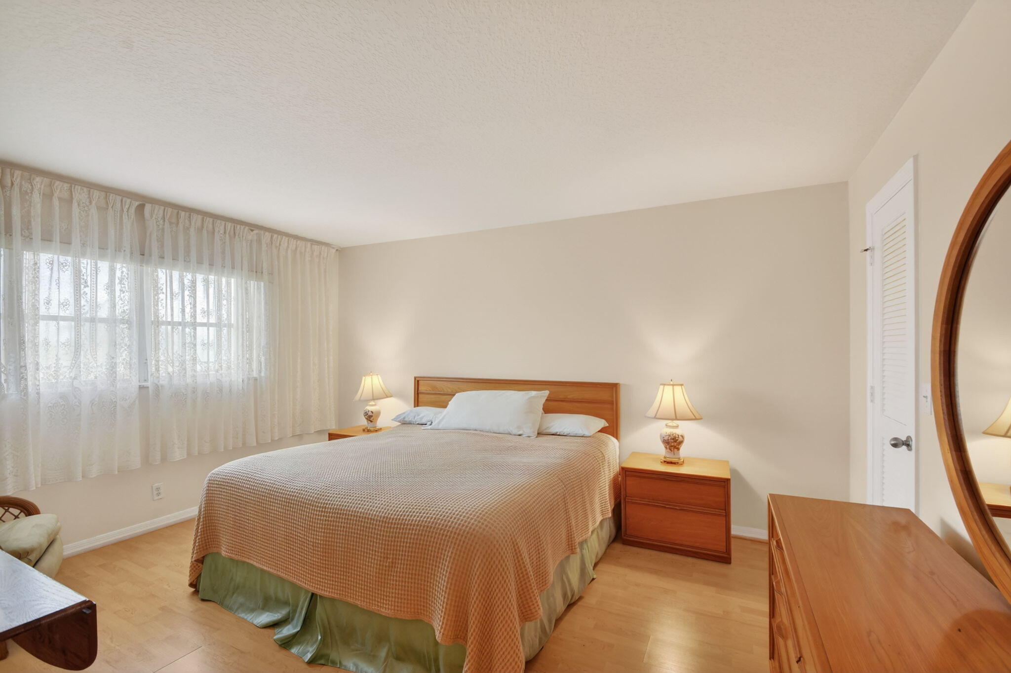 VILLAGE ROYALE ON THE GREEN CONDO - Residential