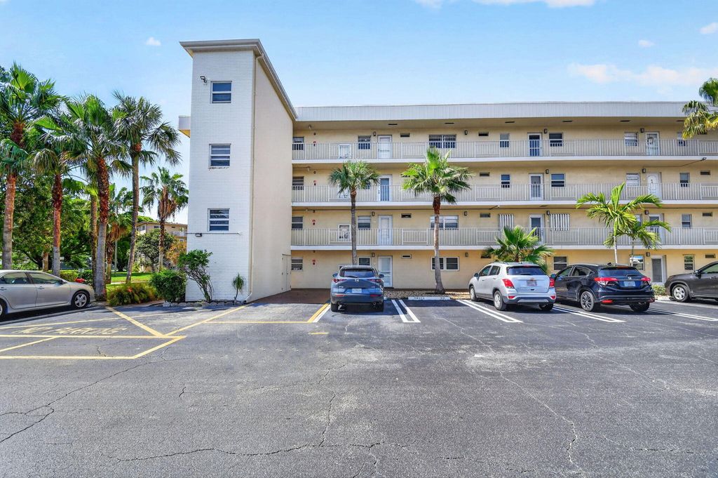Photo of 2515 NE 1st Court #4020, Boynton Beach, FL 33435 (MLS # B26027915)
