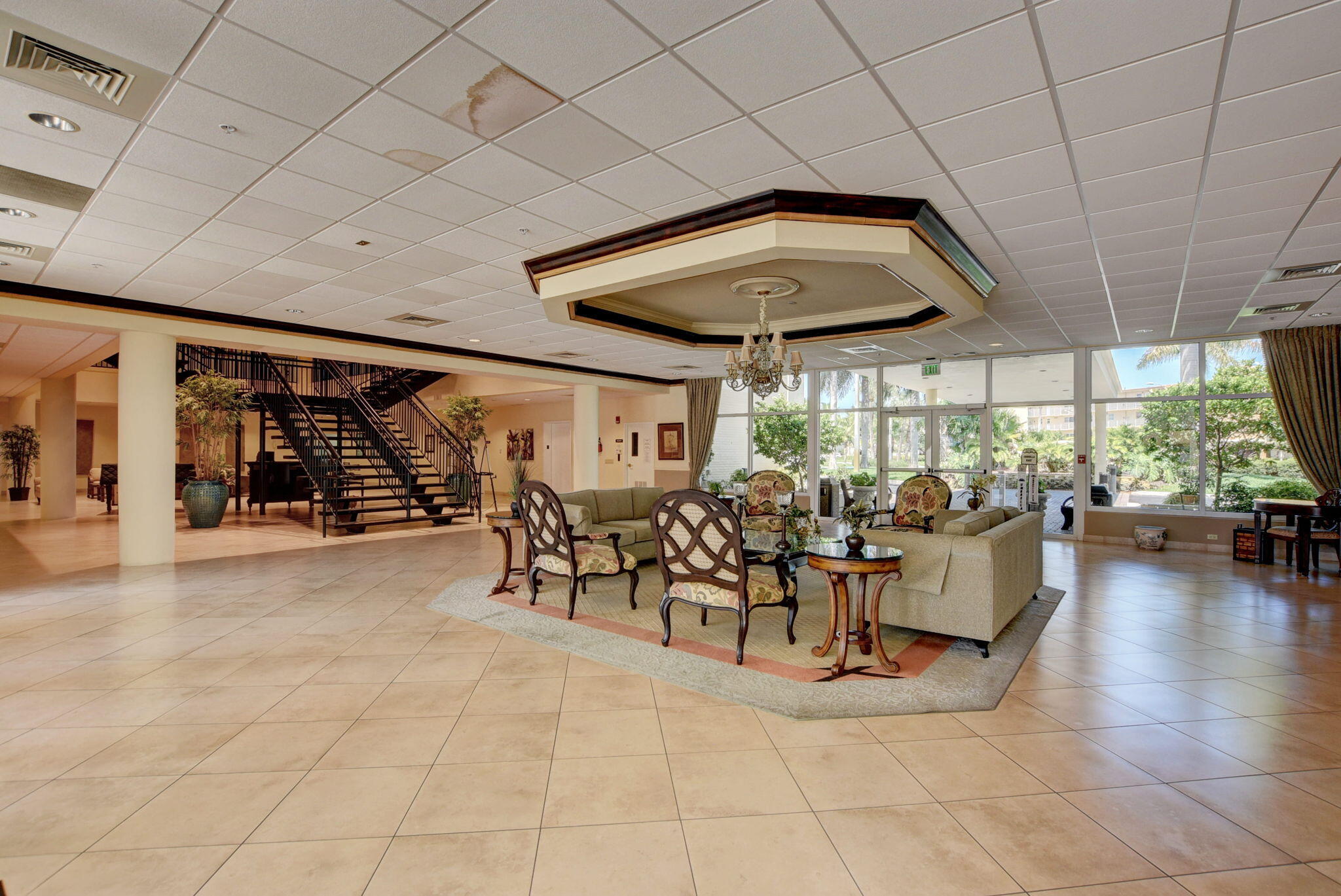 VILLAGE ROYALE ON THE GREEN CONDO - Residential