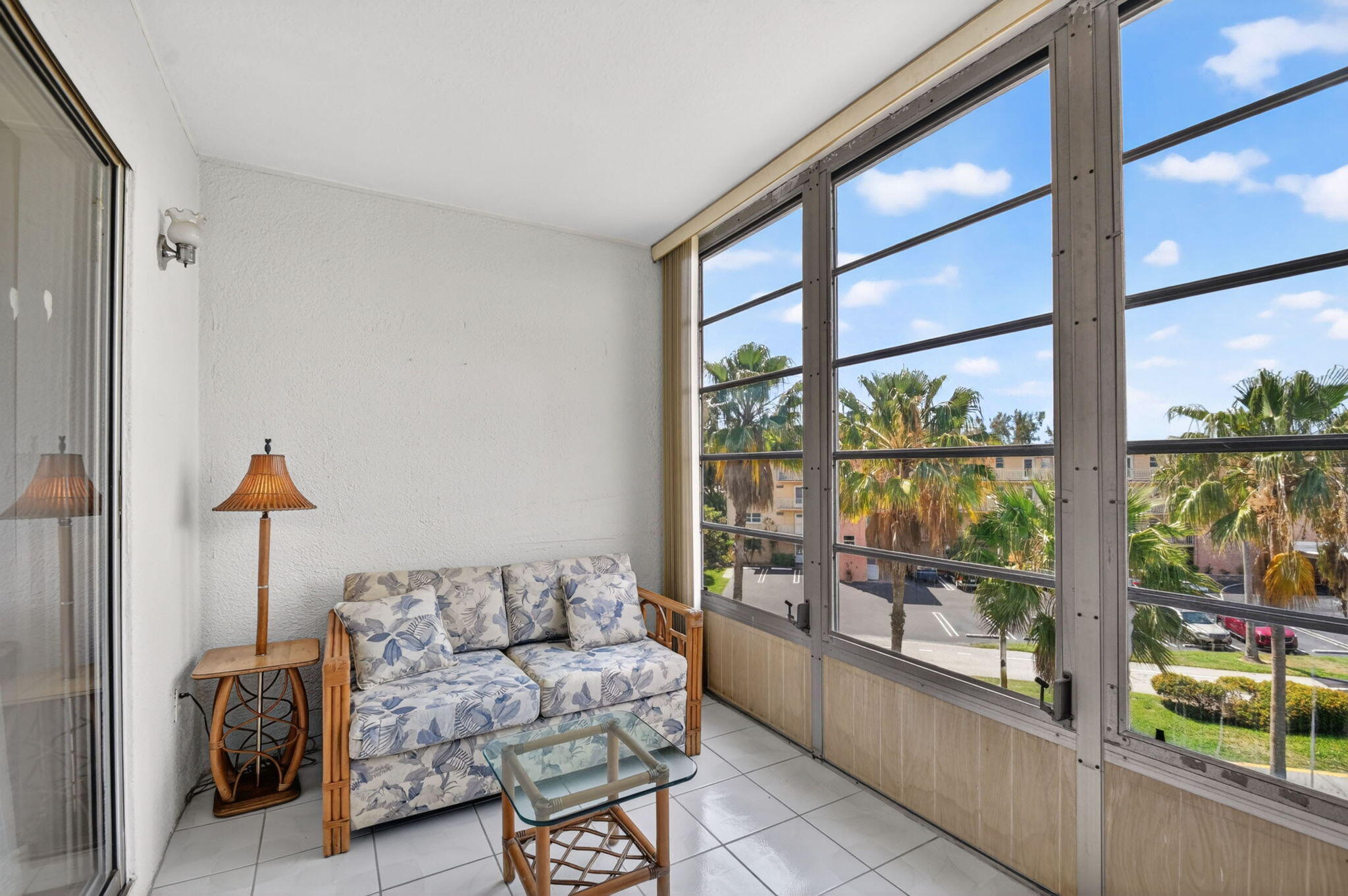 VILLAGE ROYALE ON THE GREEN CONDO - Residential