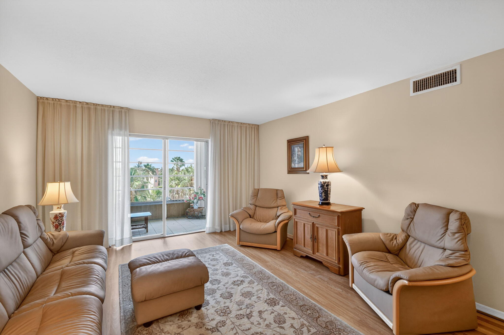 VILLAGE ROYALE ON THE GREEN CONDO - Residential