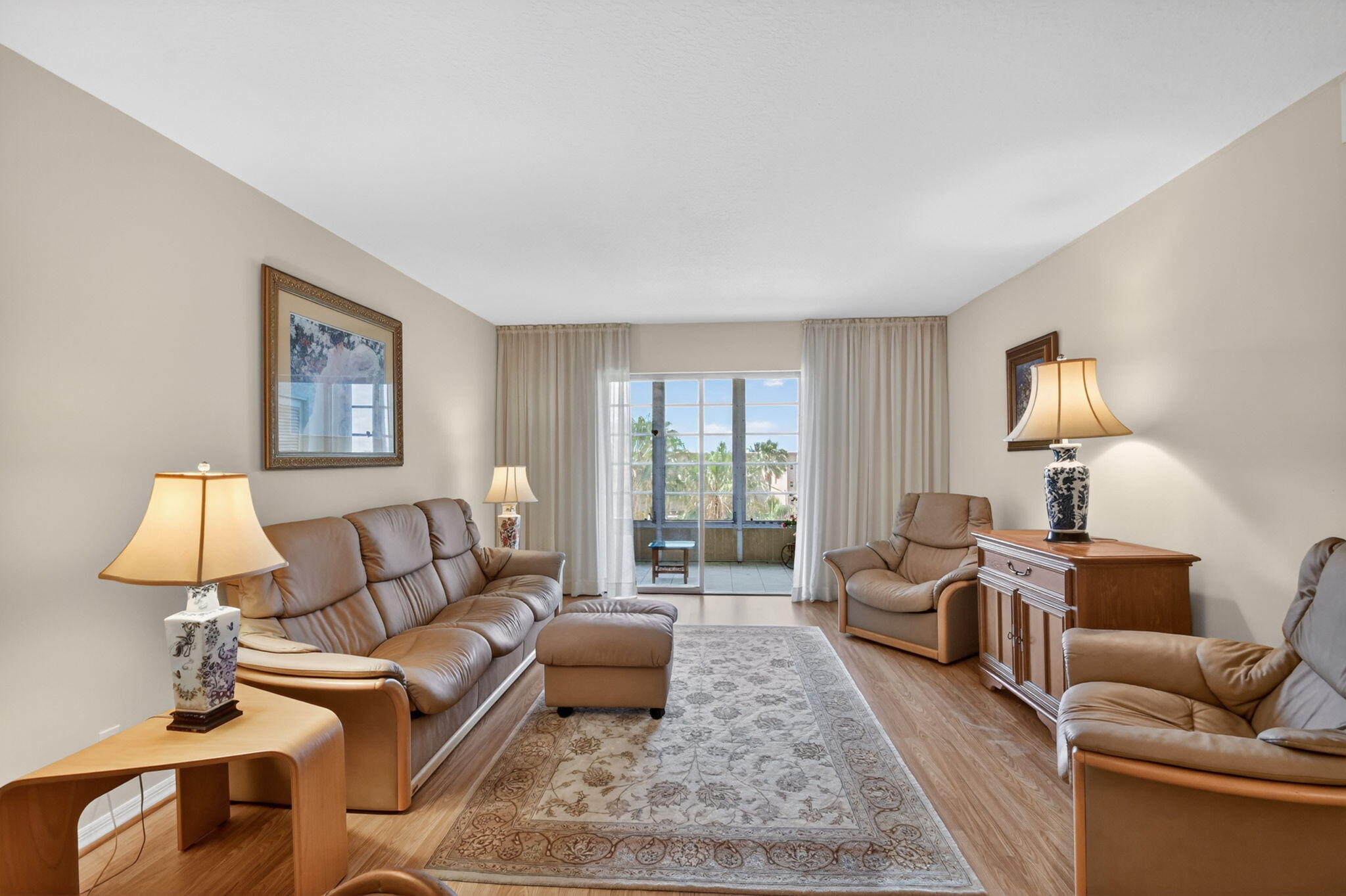 VILLAGE ROYALE ON THE GREEN CONDO - Residential