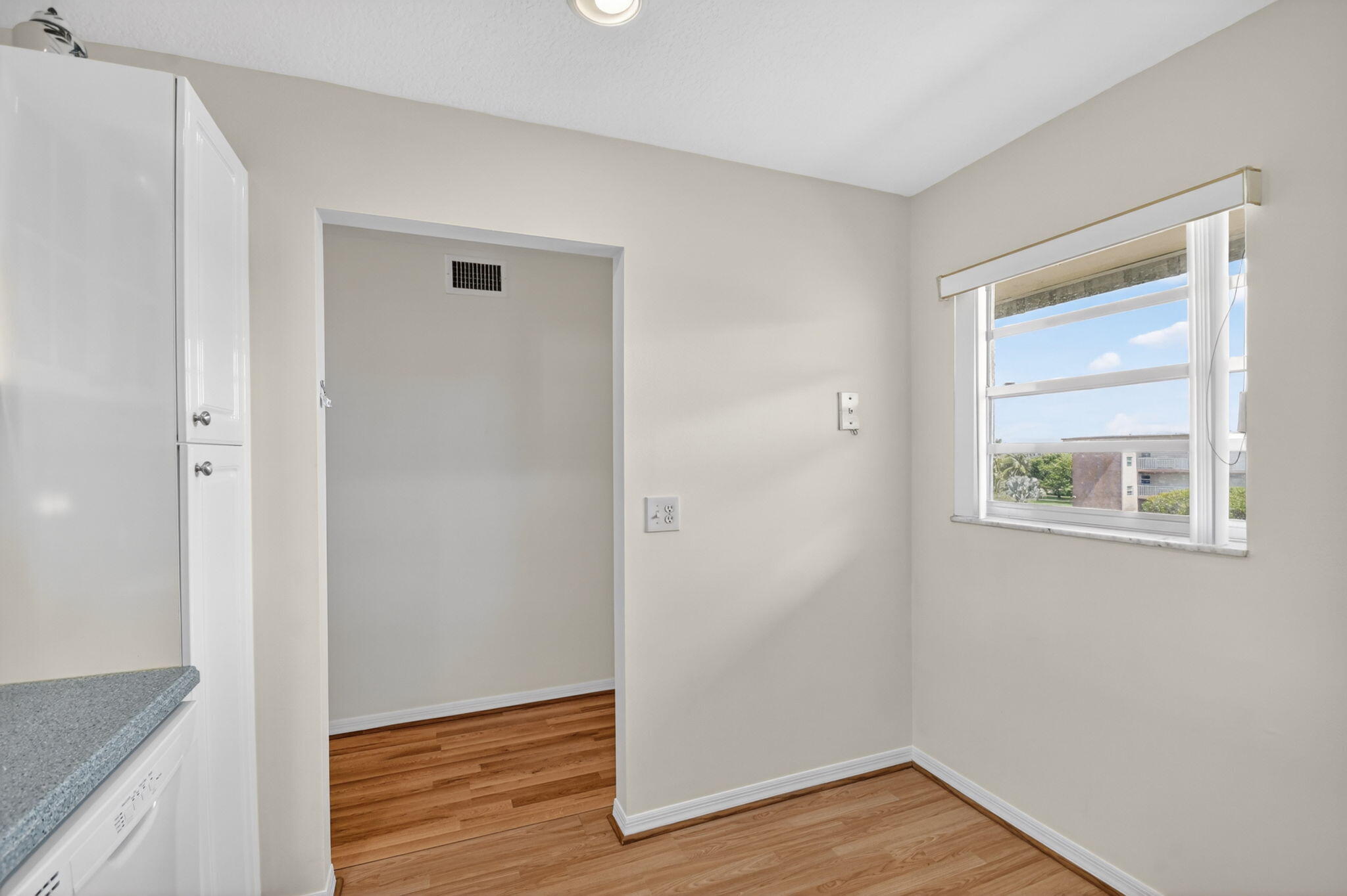 VILLAGE ROYALE ON THE GREEN CONDO - Residential