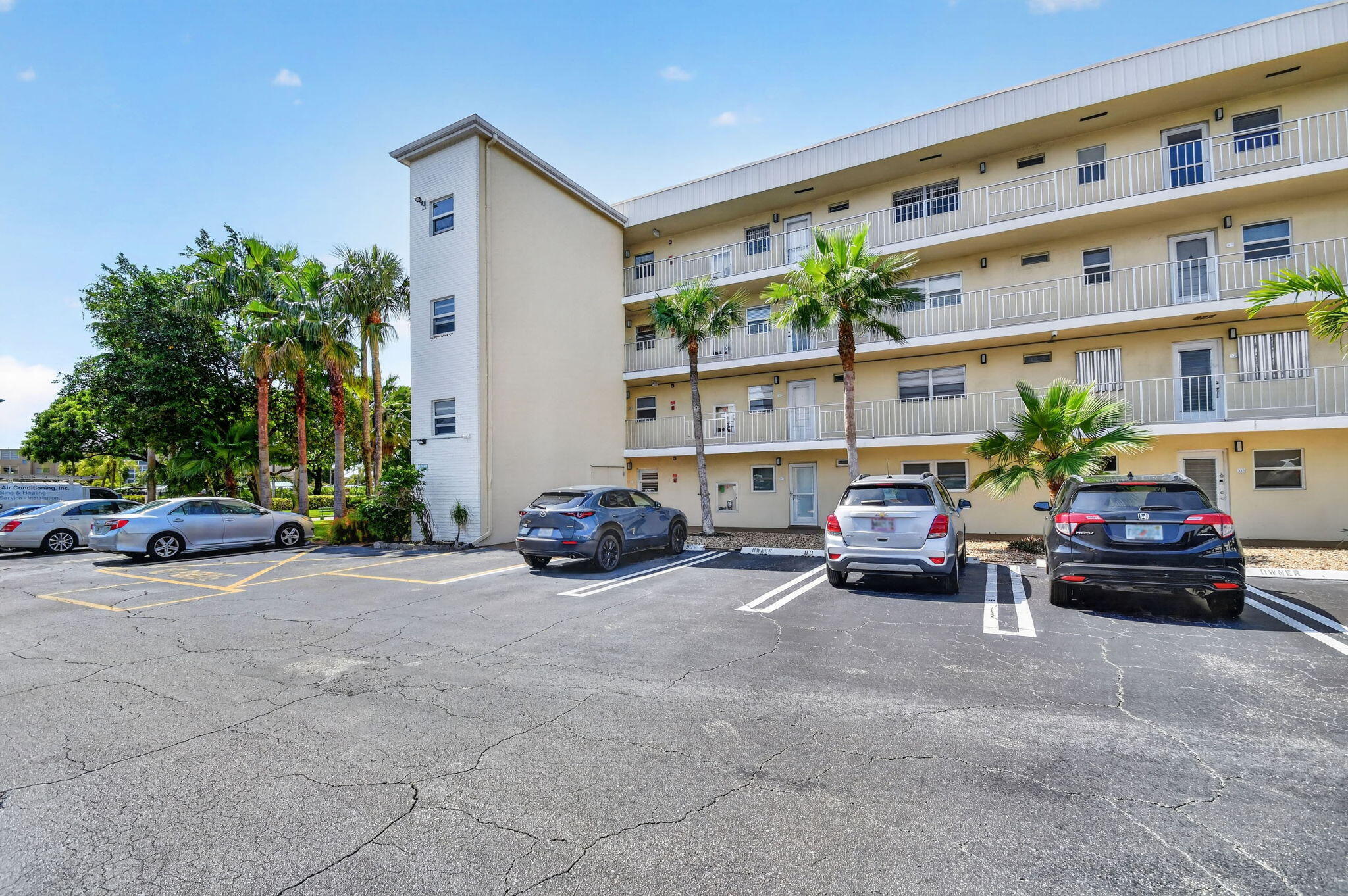 2515 NE 1st Court 4020