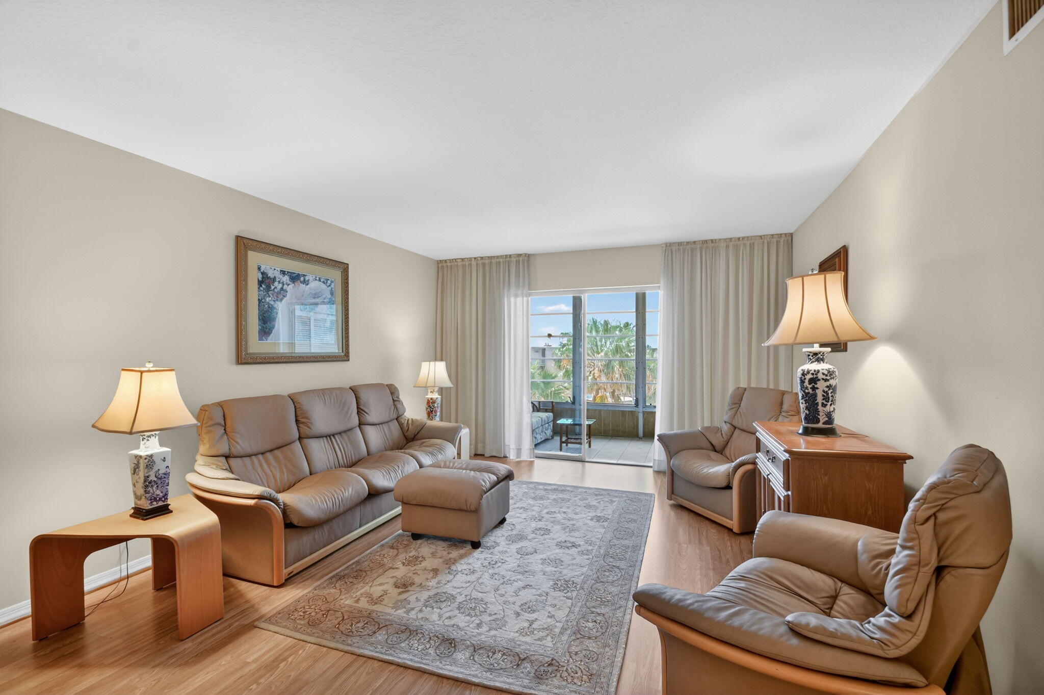 VILLAGE ROYALE ON THE GREEN CONDO - Residential