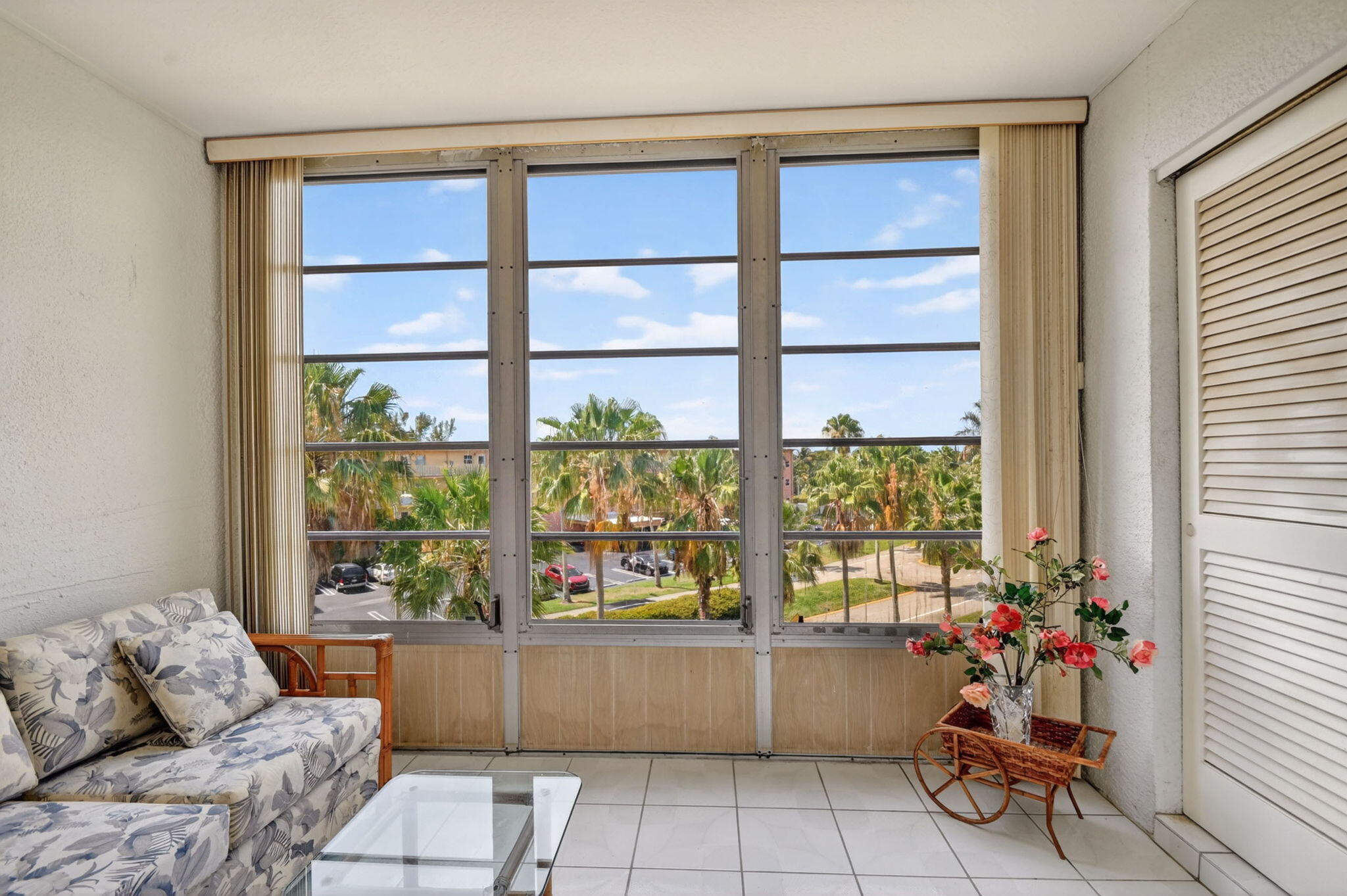 VILLAGE ROYALE ON THE GREEN CONDO - Residential