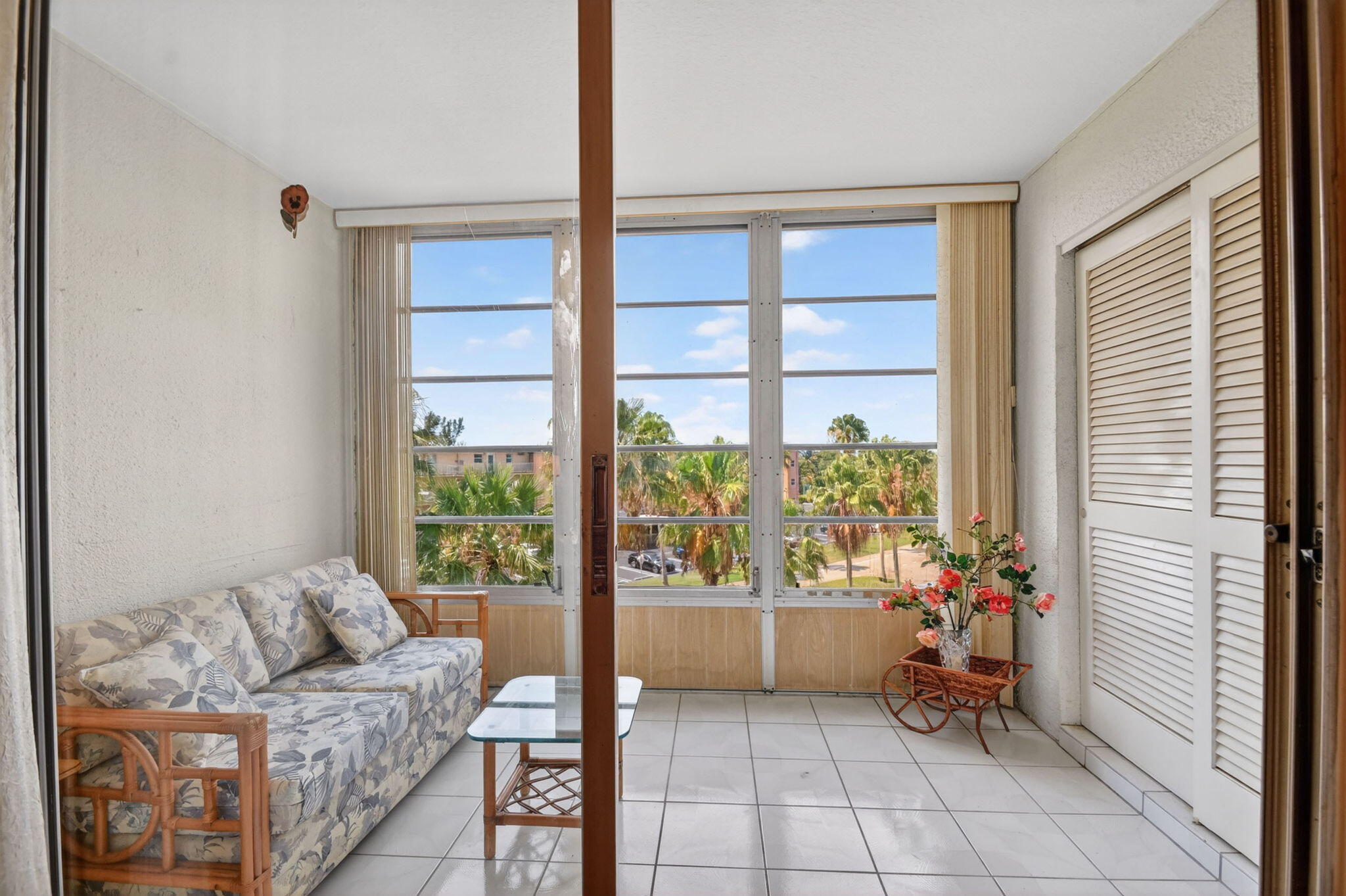 VILLAGE ROYALE ON THE GREEN CONDO - Residential