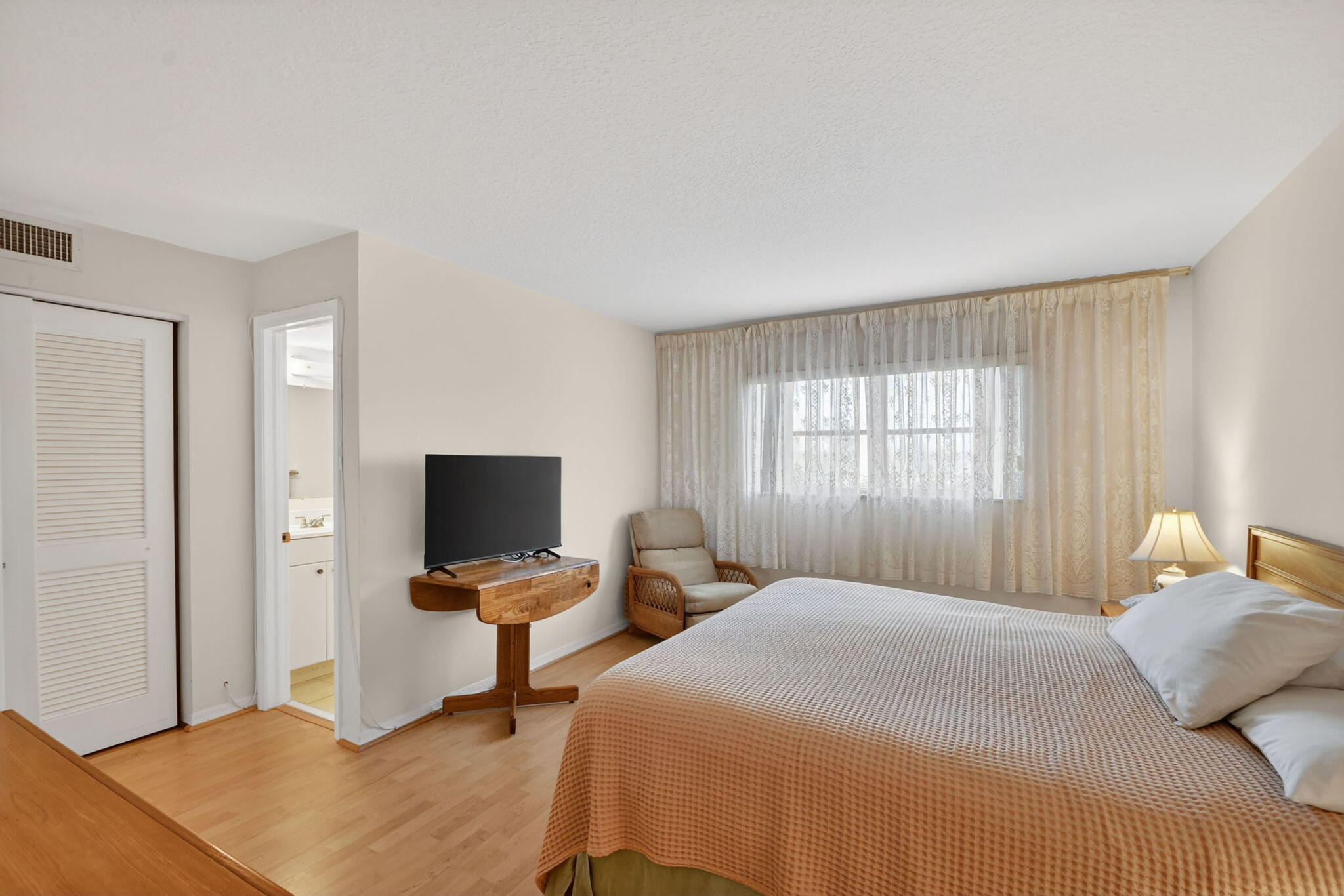 VILLAGE ROYALE ON THE GREEN CONDO - Residential