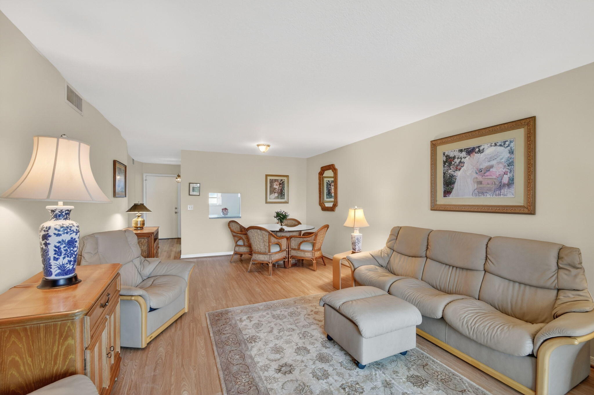 VILLAGE ROYALE ON THE GREEN CONDO - Residential